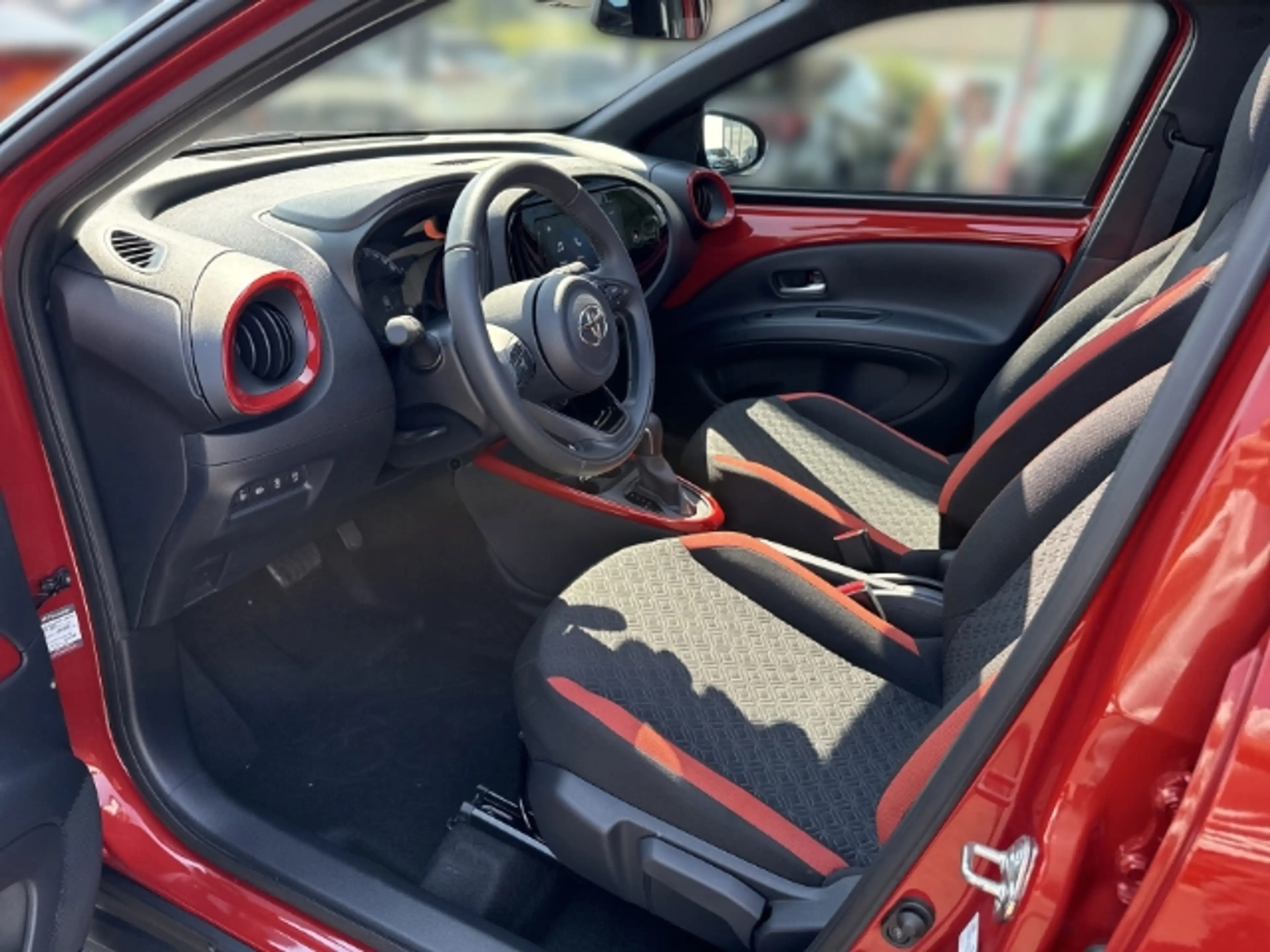 Toyota Aygo X Air Team D Faltdach LED Apple CarPlay Android Auto — photo 8