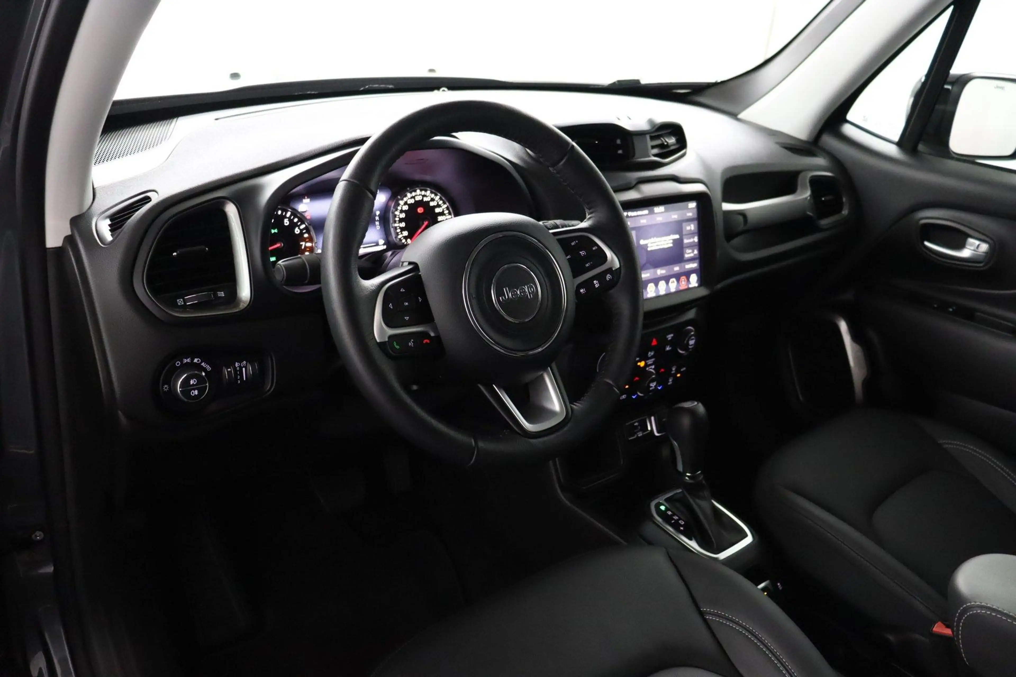 Jeep Renegade 1.5T e-Hybrid Longitude — photo 45