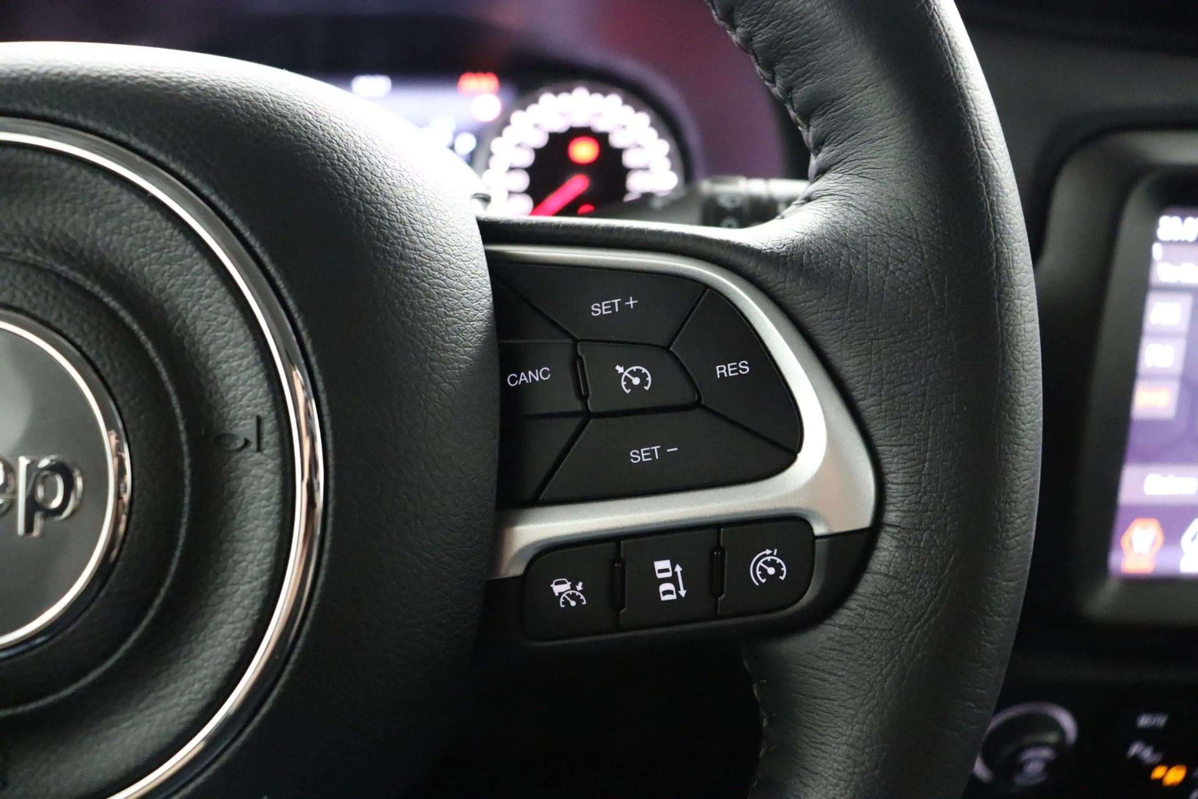 Jeep Renegade 1.5T e-Hybrid Longitude — photo 18