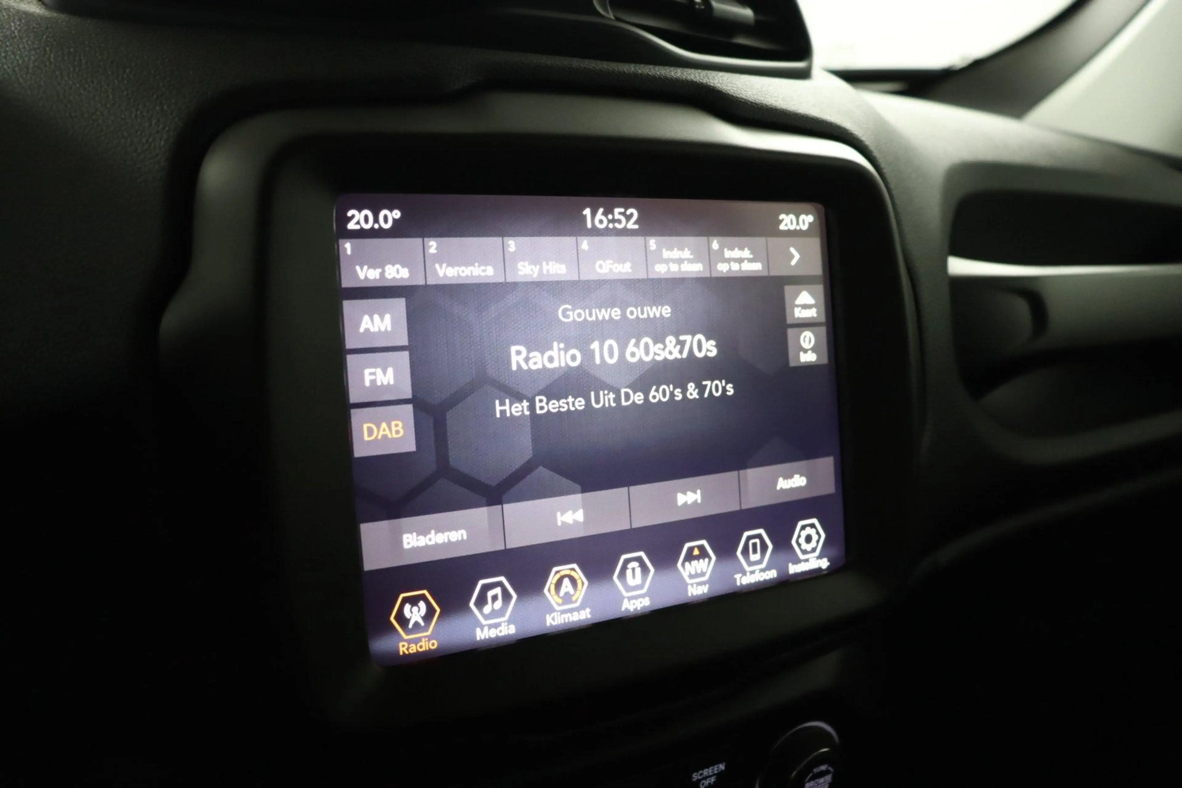 Jeep Renegade 1.5T e-Hybrid Longitude — photo 12