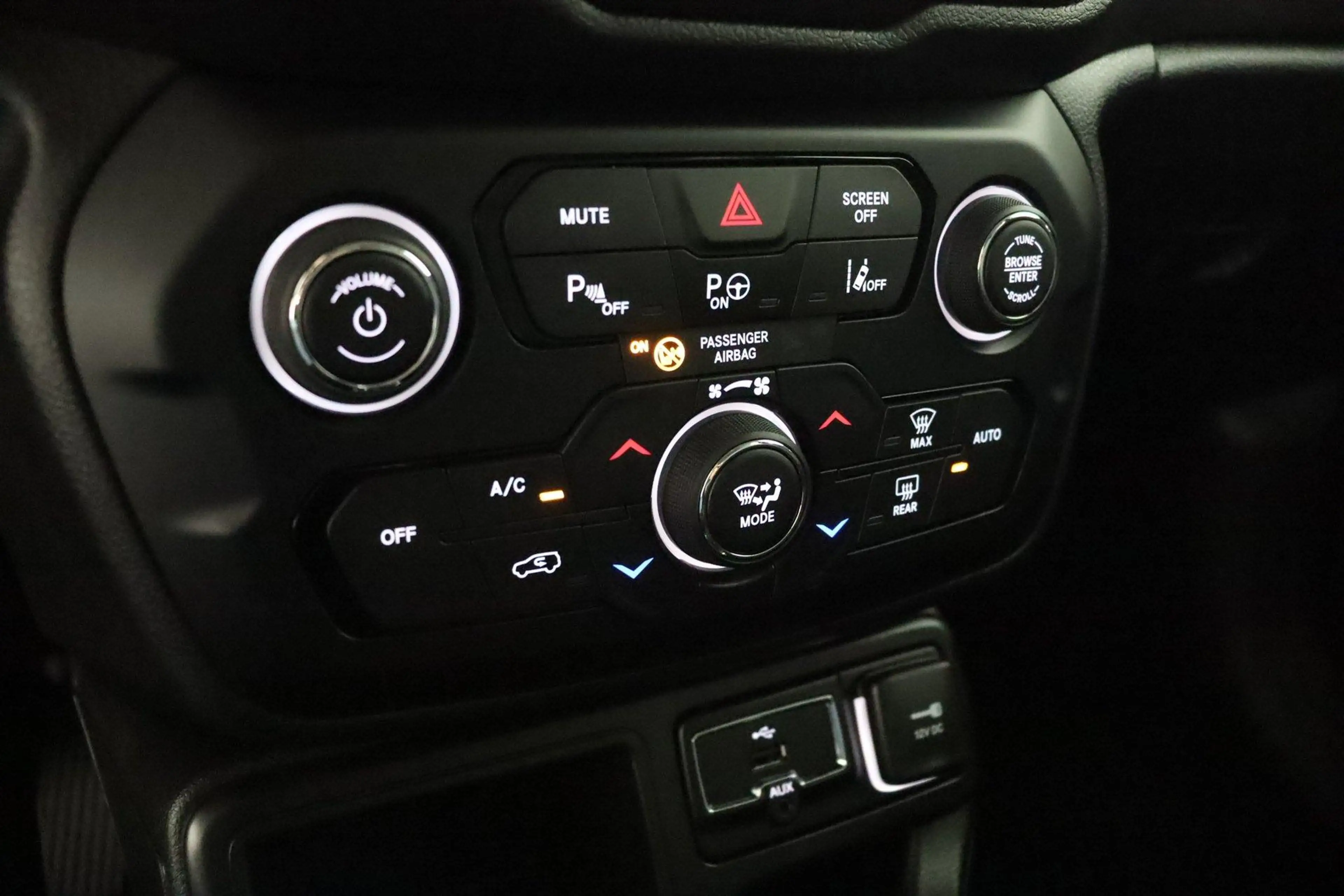 Jeep Renegade 1.5T e-Hybrid Longitude — photo 11