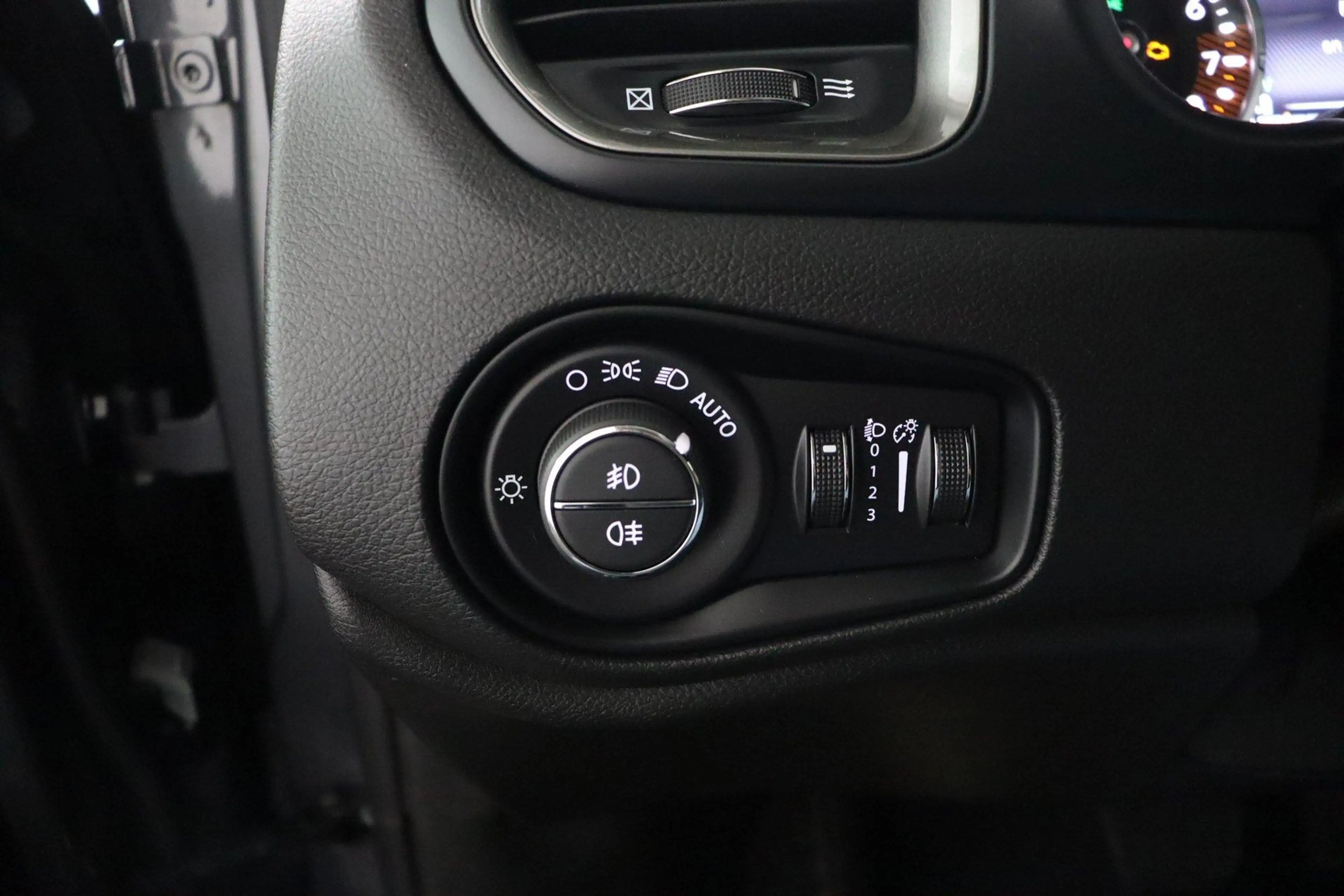 Jeep Renegade 1.5T e-Hybrid Longitude — photo 26