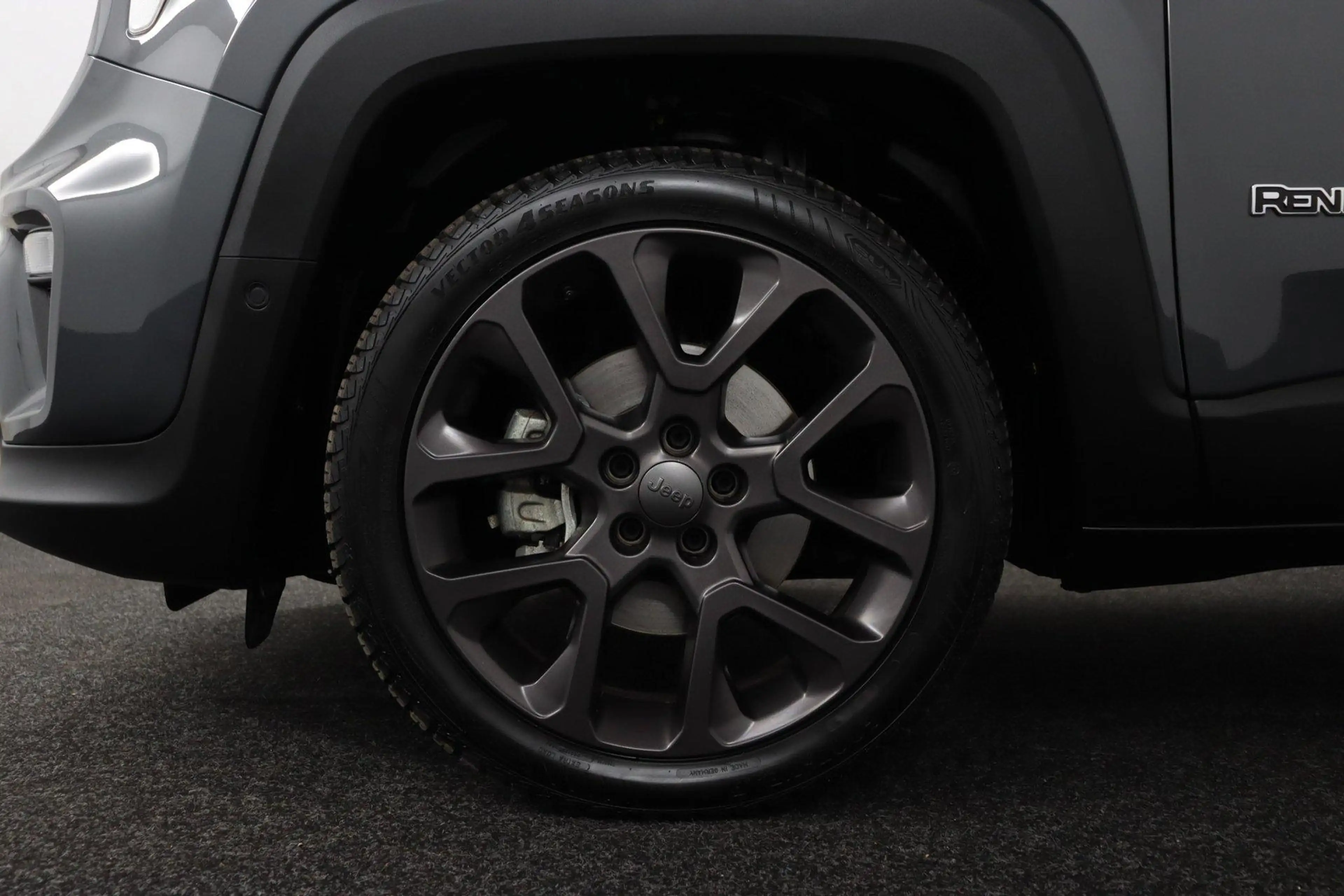 Jeep Renegade 1.5T e-Hybrid Longitude — photo 33