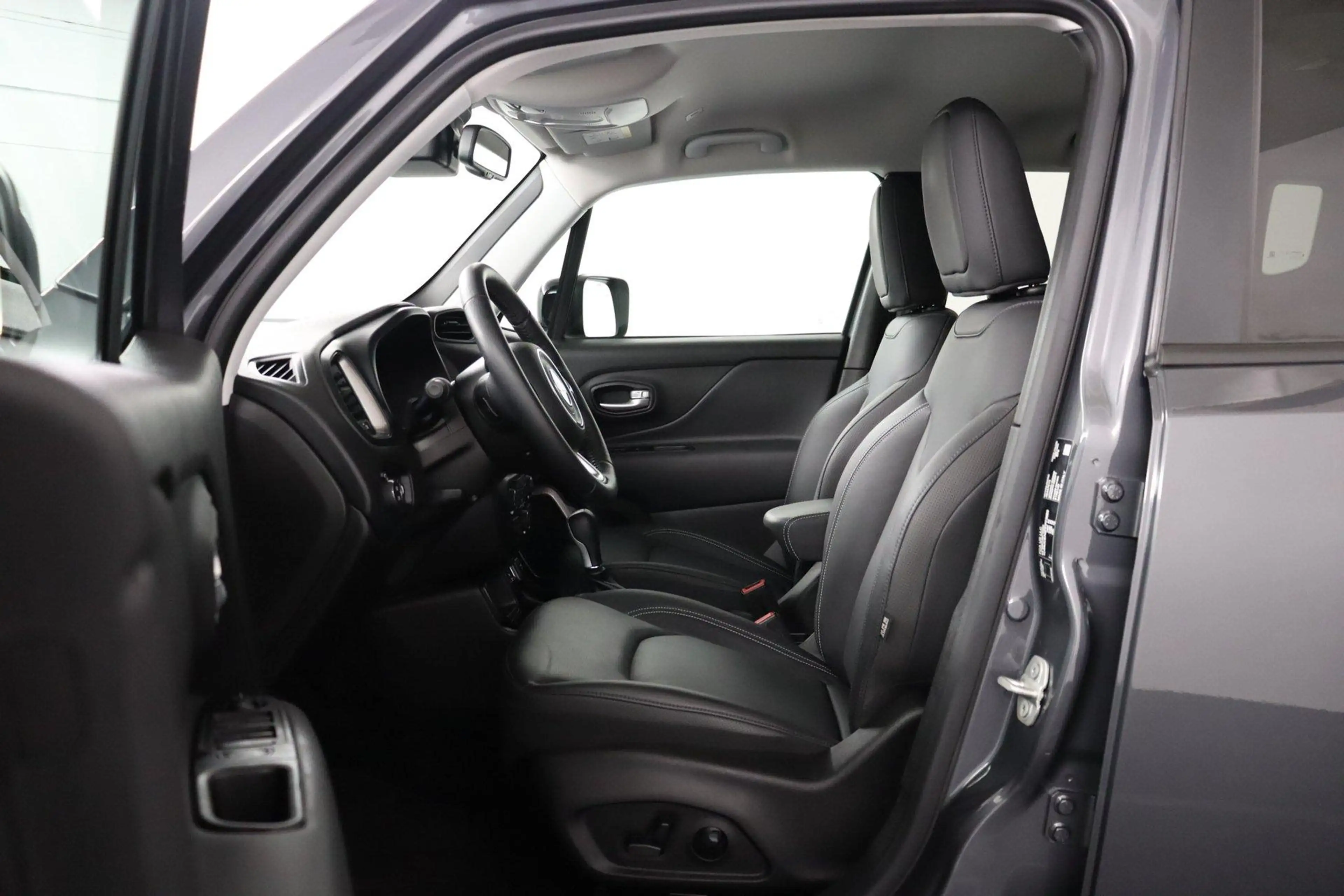 Jeep Renegade 1.5T e-Hybrid Longitude — photo 15