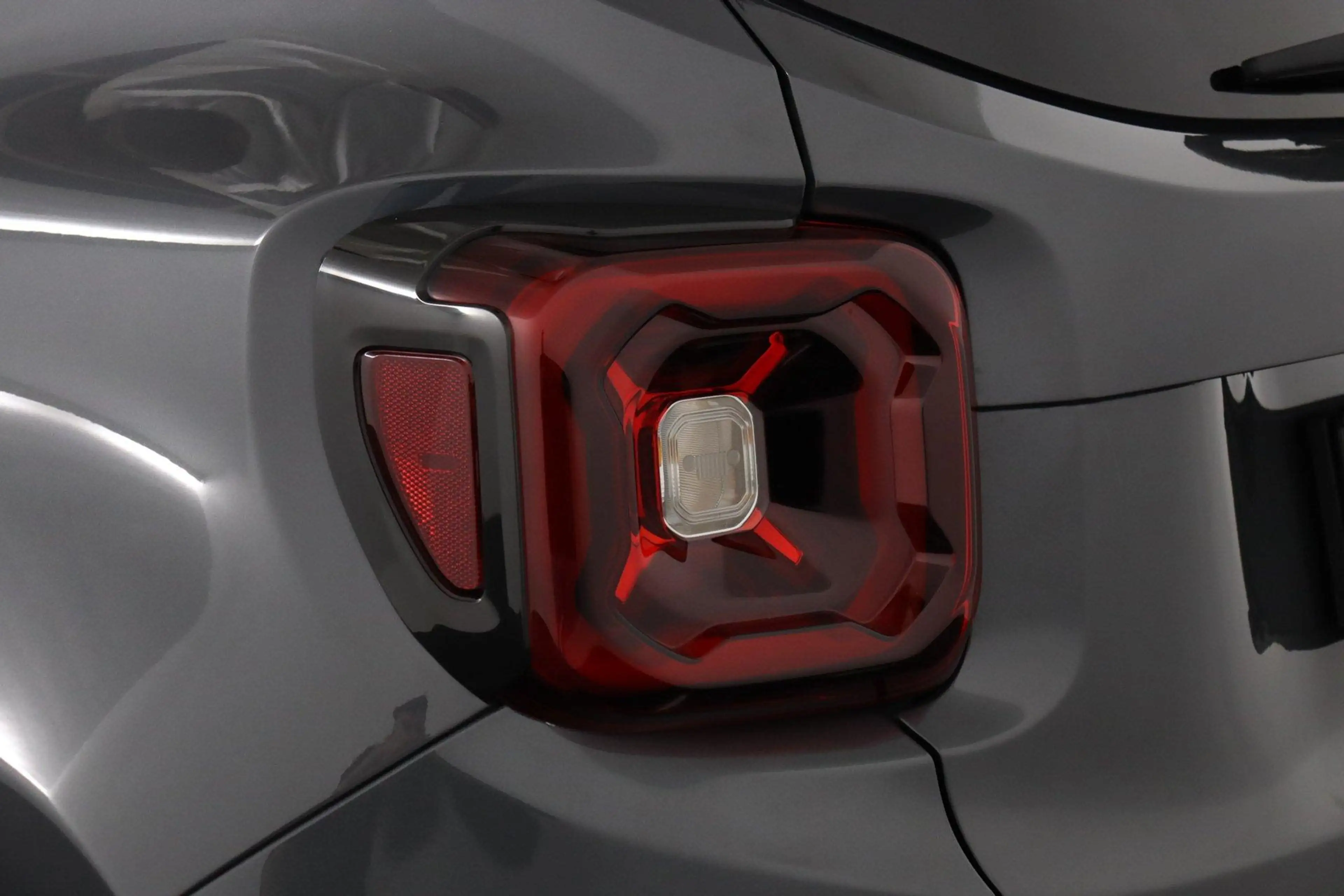 Jeep Renegade 1.5T e-Hybrid Longitude — photo 36