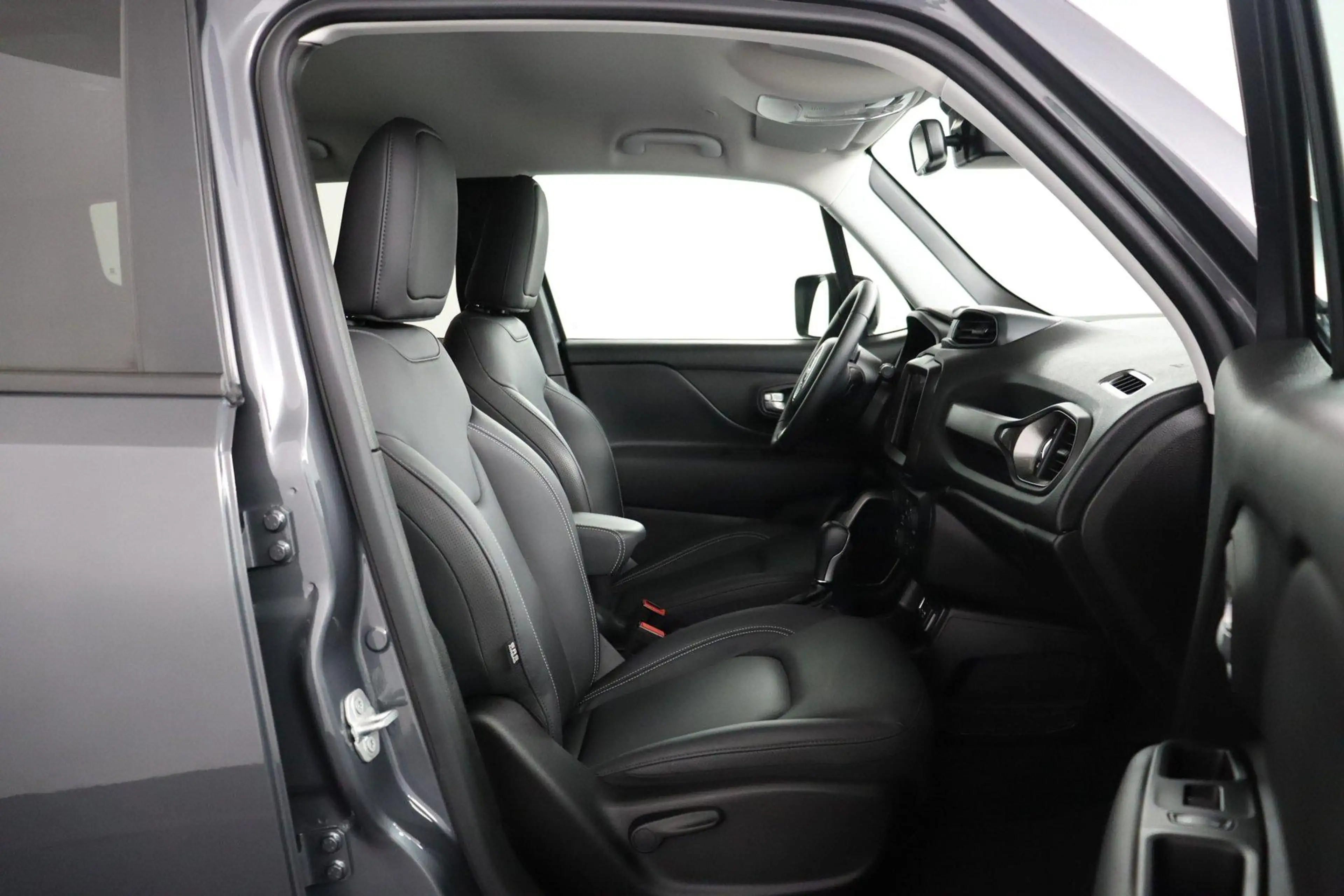 Jeep Renegade 1.5T e-Hybrid Longitude — photo 19