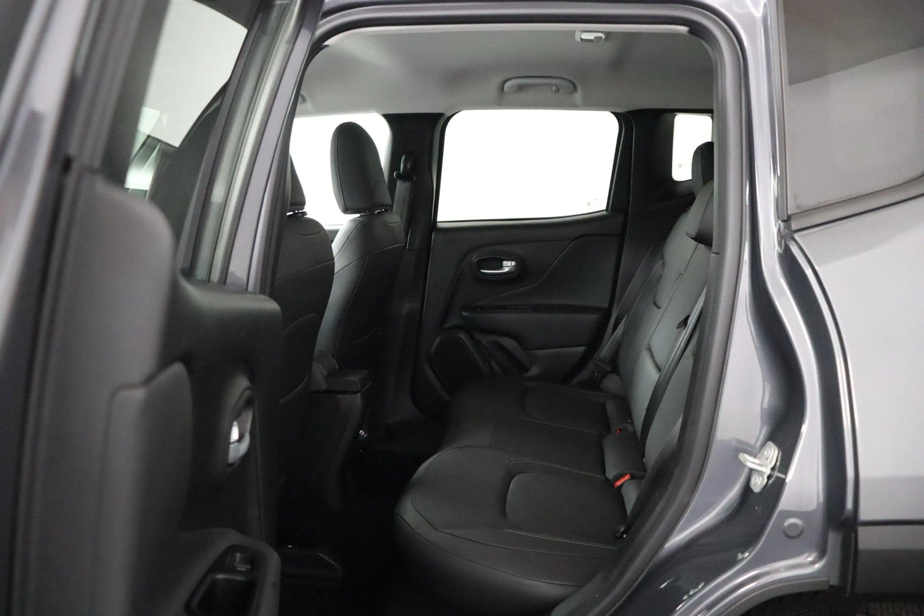 Jeep Renegade 1.5T e-Hybrid Longitude — photo 16