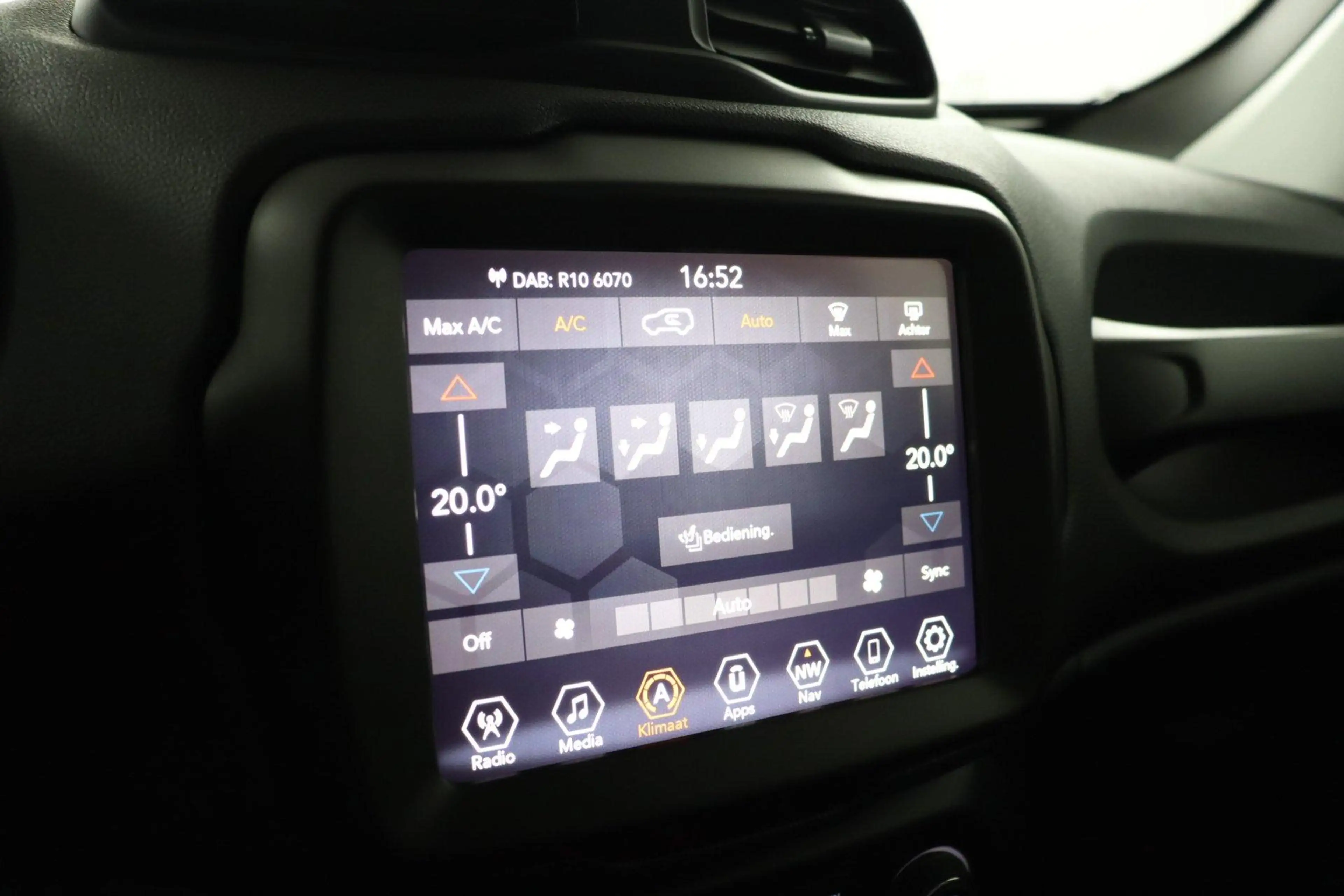 Jeep Renegade 1.5T e-Hybrid Longitude — photo 43