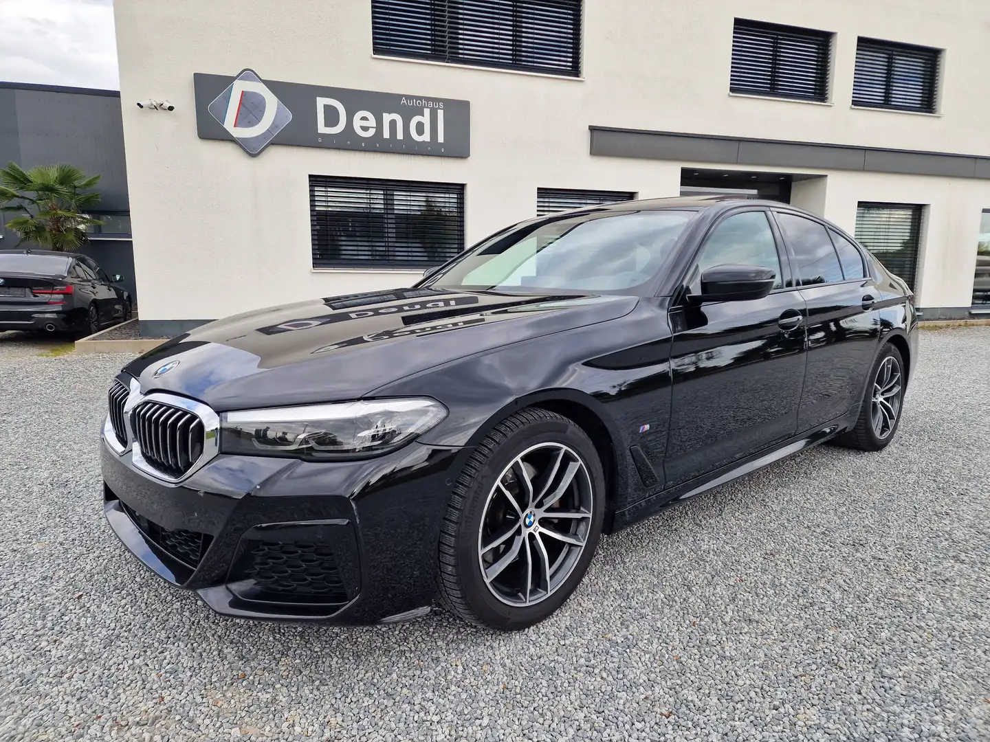 BMW 520 520d M Sport *AHK*RFK*Driv.Ass.Prof.*Leder*HiFi* Schwarz - 1