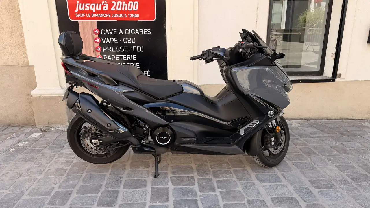 Yamaha Tmax 560