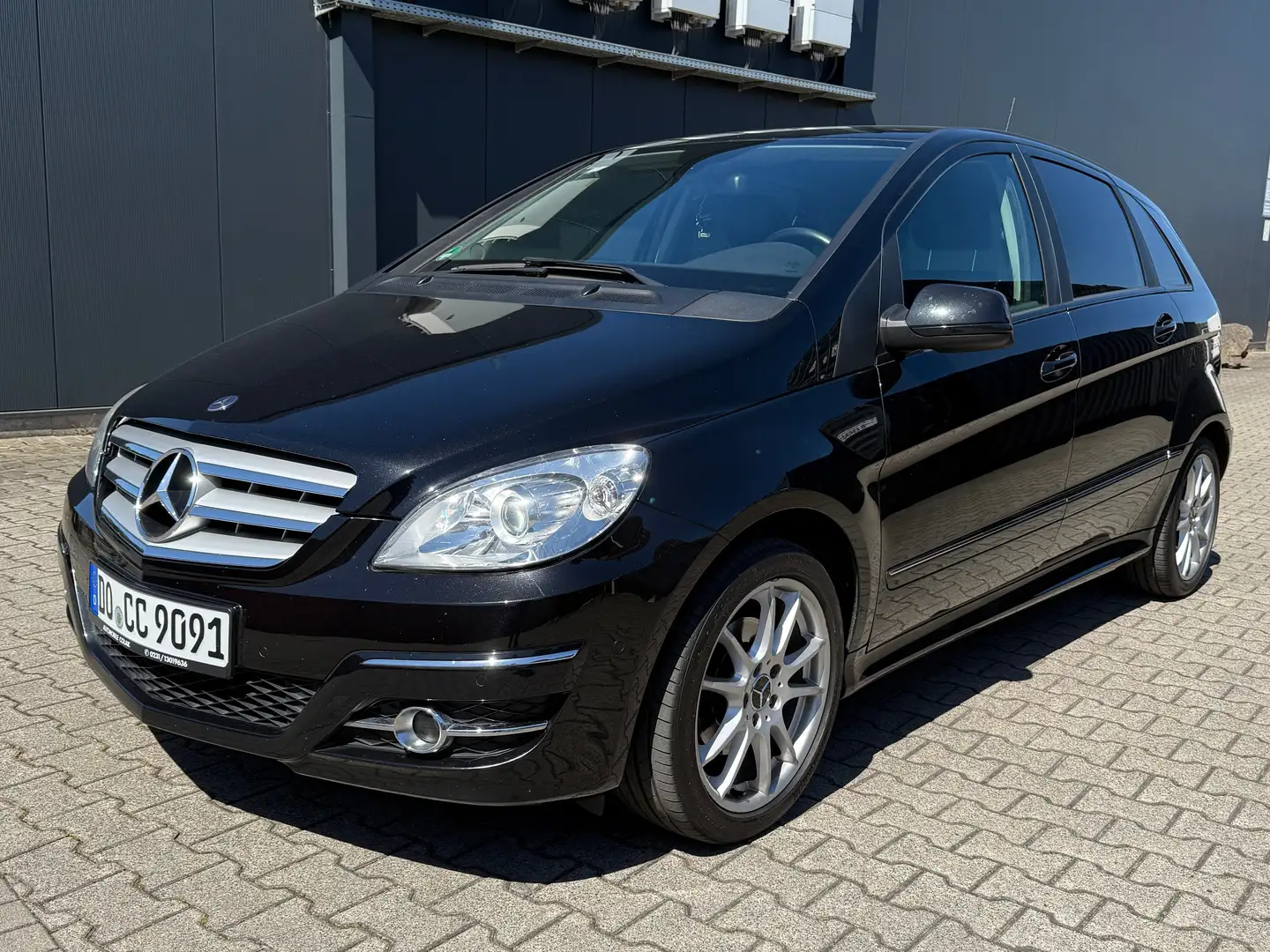 Mercedes-Benz B 200 B 200 (245.233) Schwarz - 1