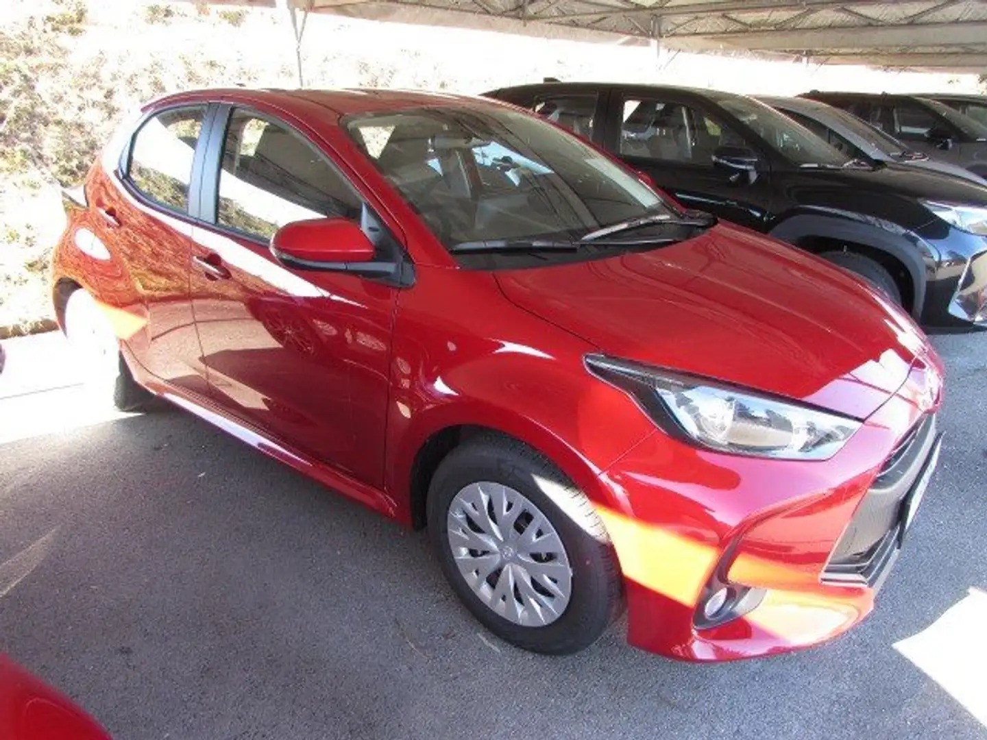 Toyota Yaris 1,5 Hybrid Active Drive+SafetyPaket Rot - 1