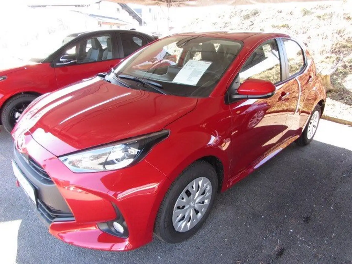 Toyota Yaris 1,5 Hybrid Active Drive+SafetyPaket Rot - 2