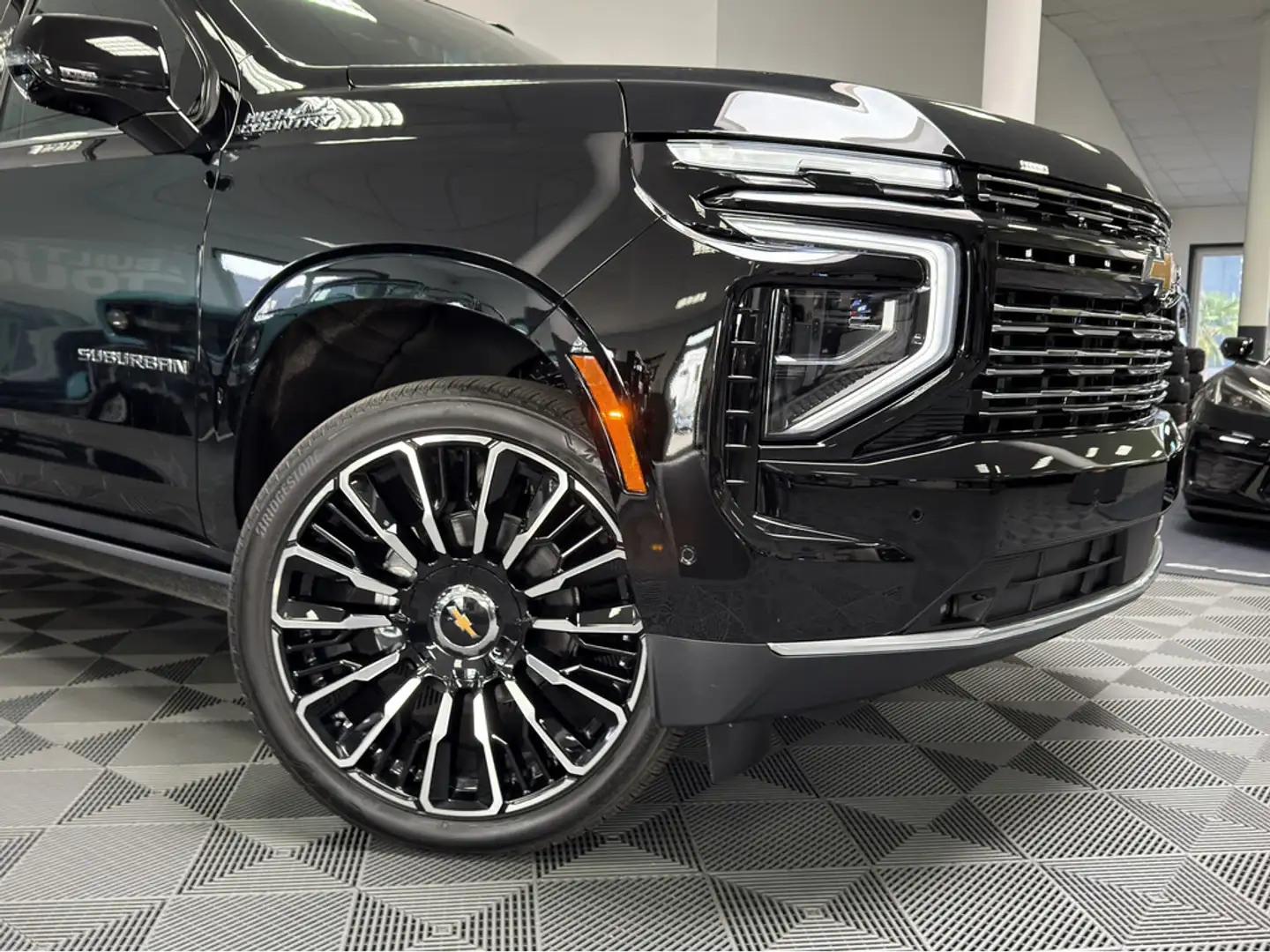 Chevrolet Suburban 6.2l V8 High Country MY 2026 24" Fonds Monitore Negro - 2