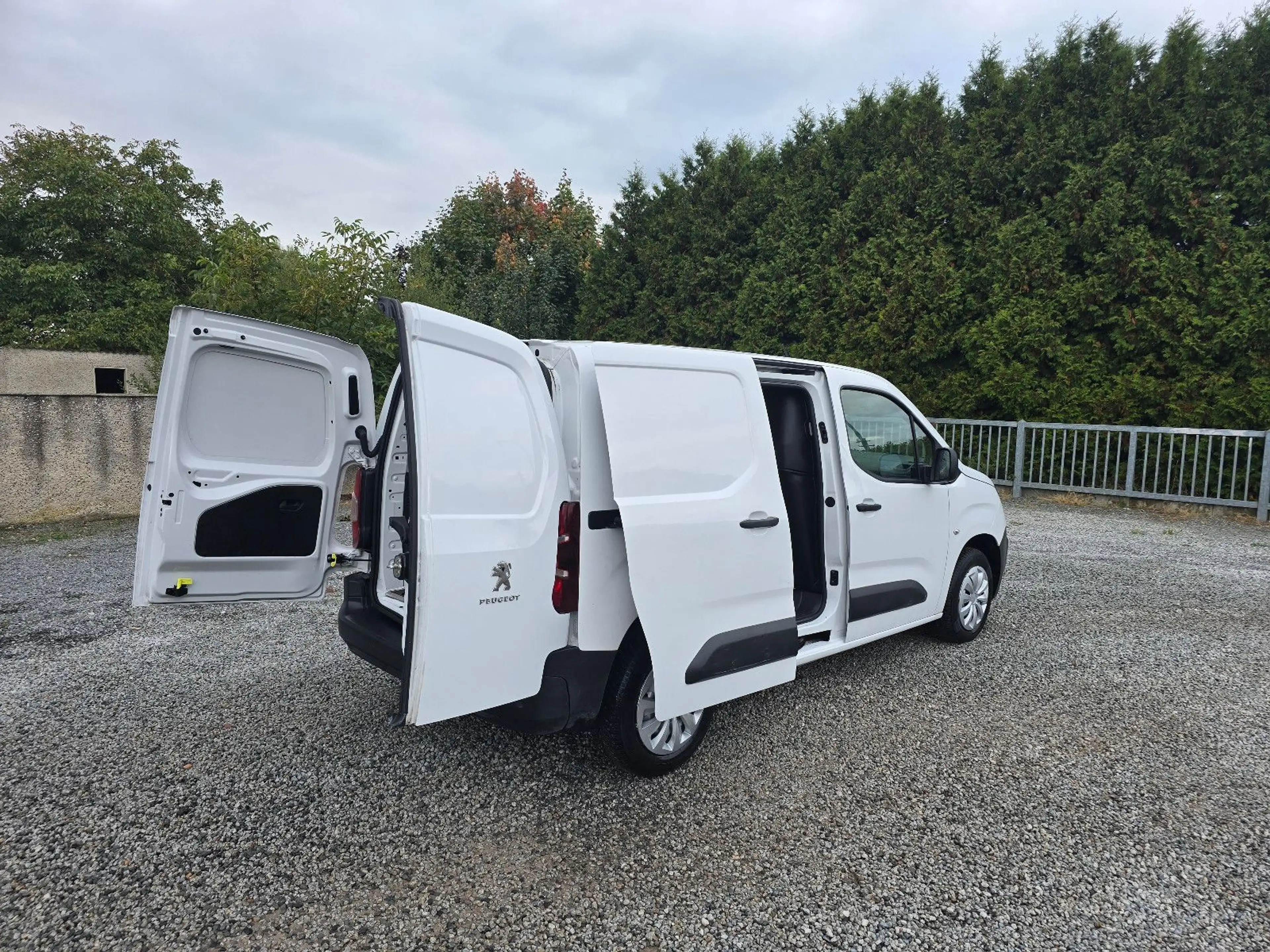 Peugeot Partner Premium L1 — photo 9