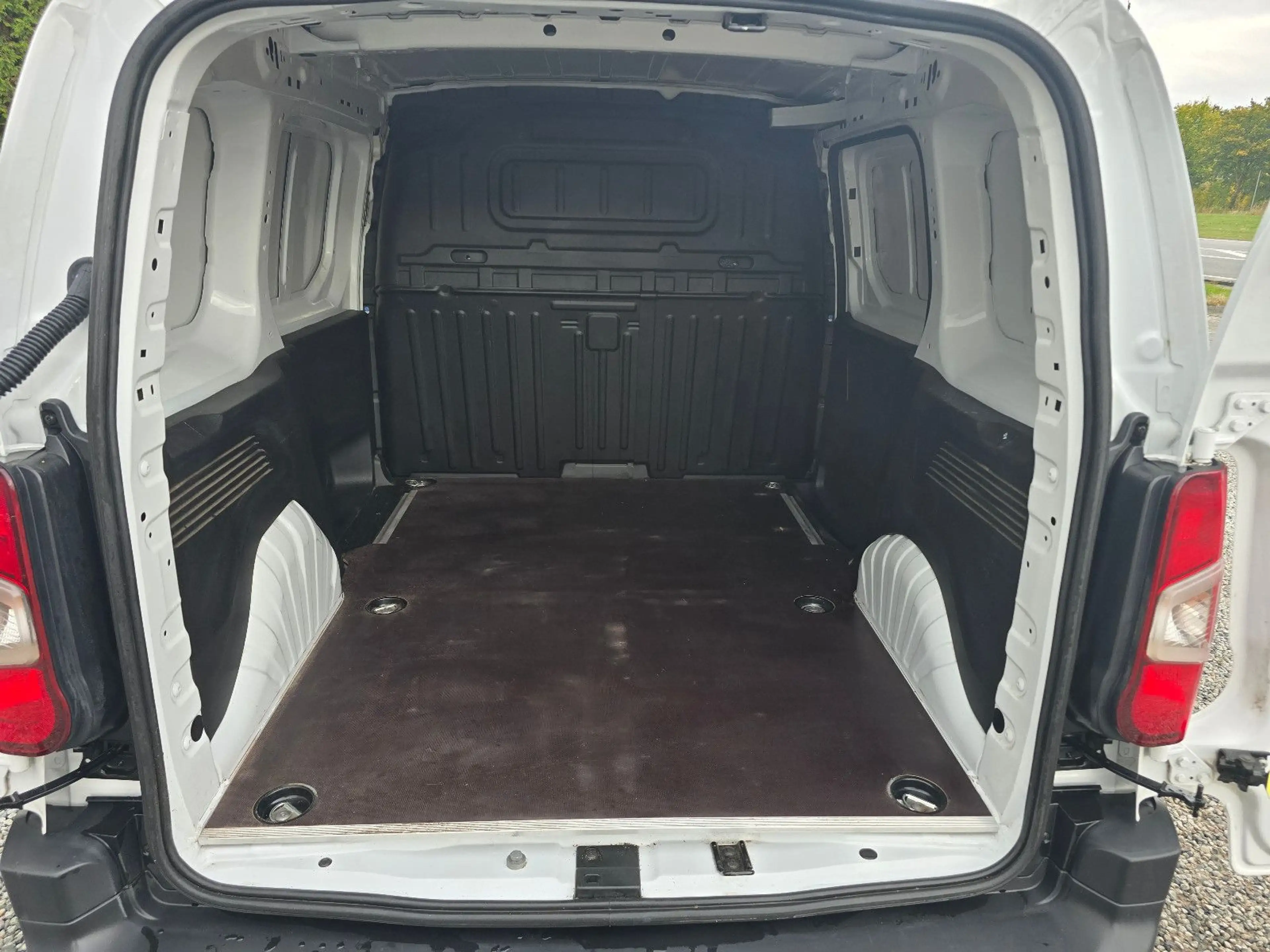 Peugeot Partner Premium L1 — photo 11