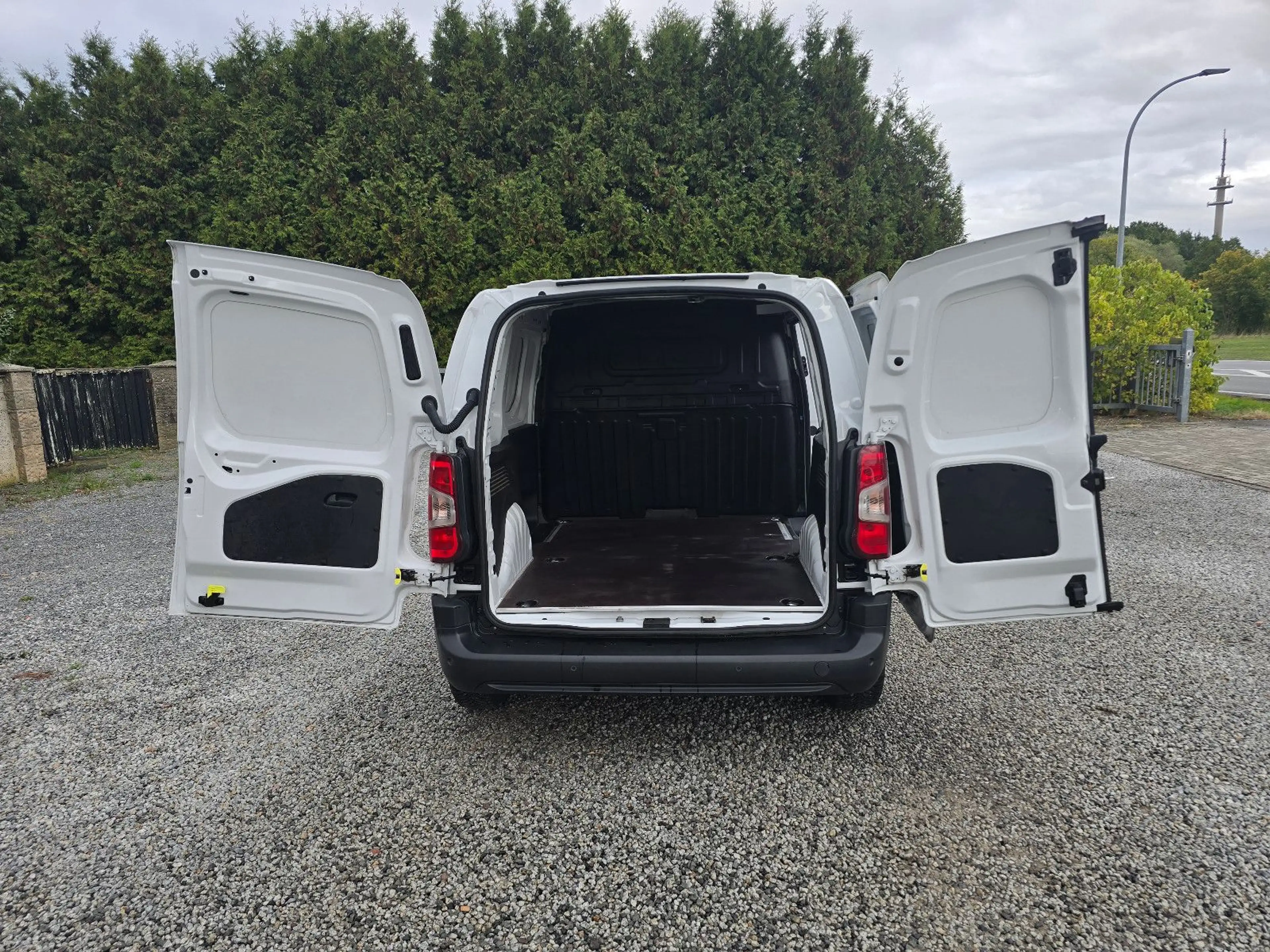 Peugeot Partner Premium L1 — photo 10