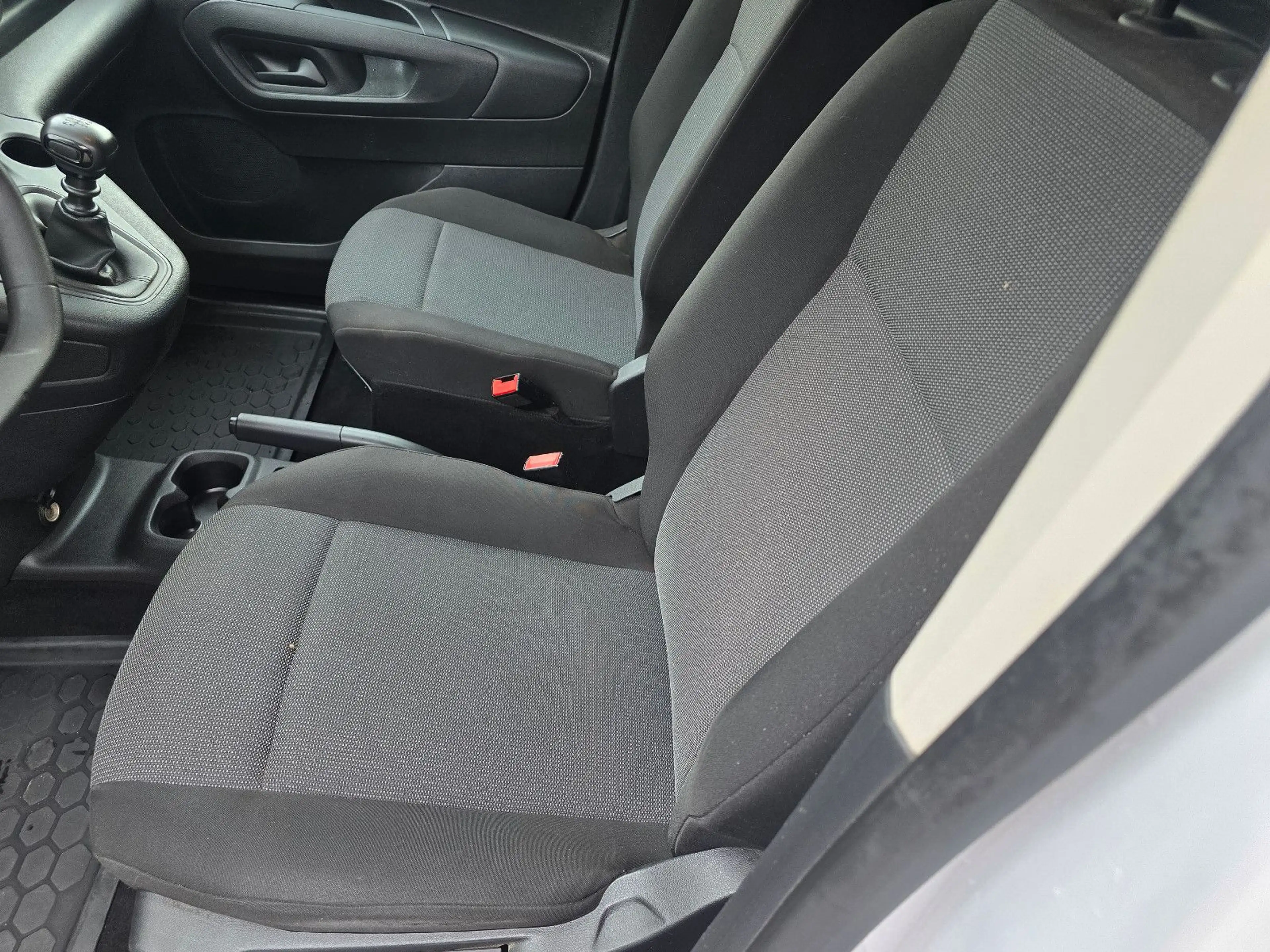 Peugeot Partner Premium L1 — photo 13