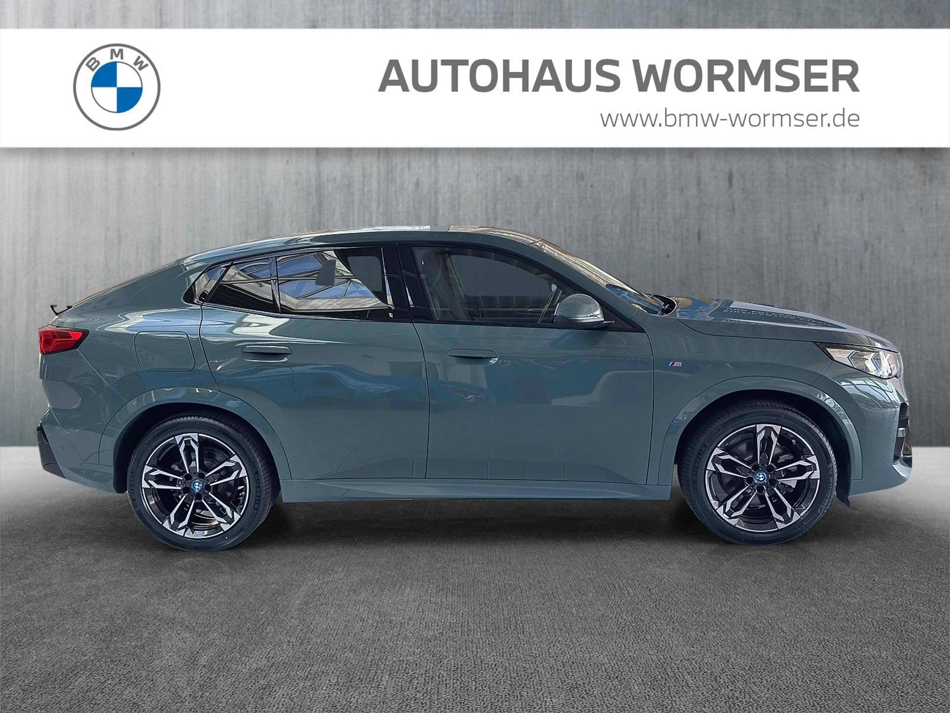 BMW iX2 xDrive30 — photo 7