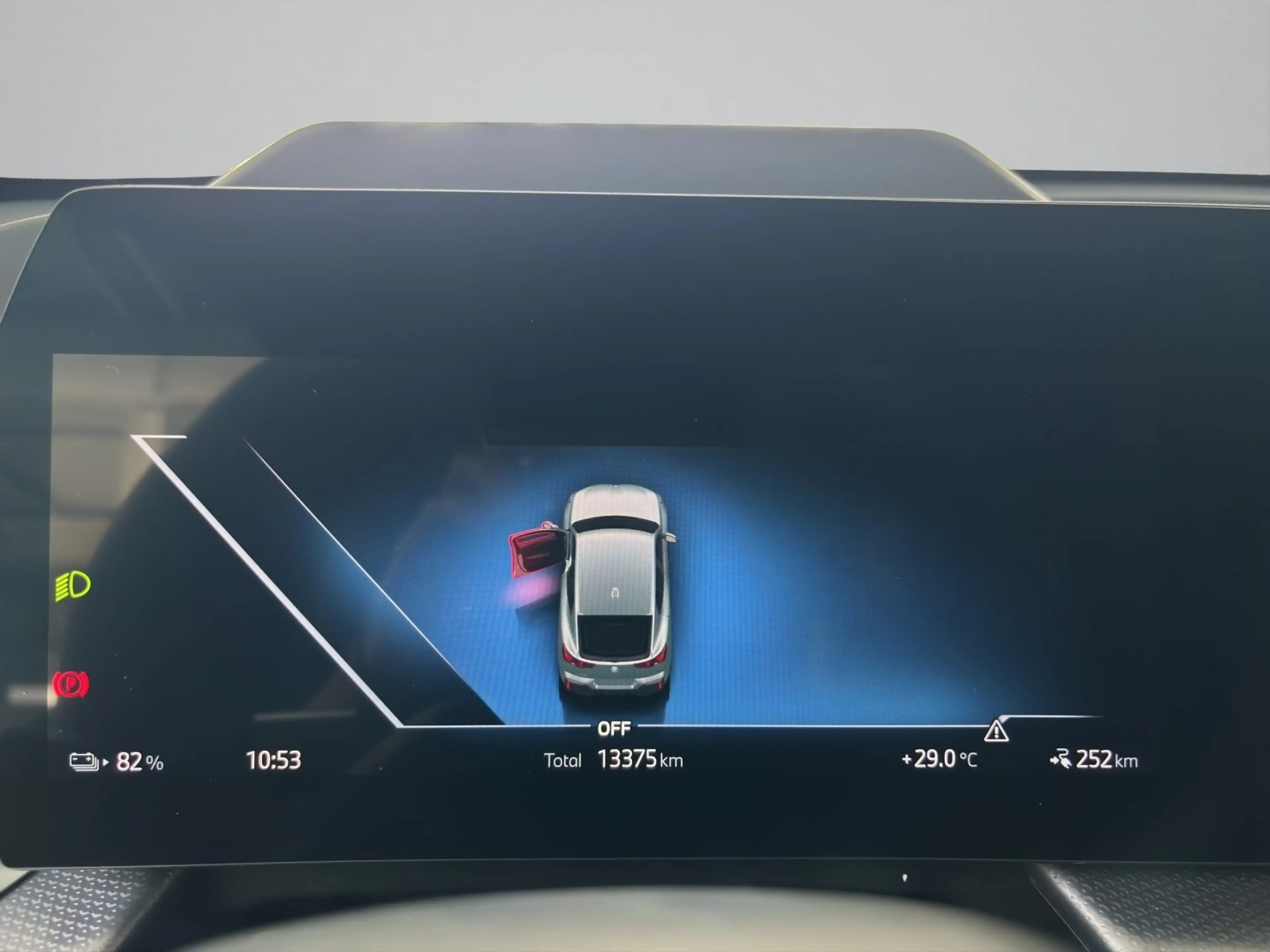 BMW iX2 xDrive30 — photo 13