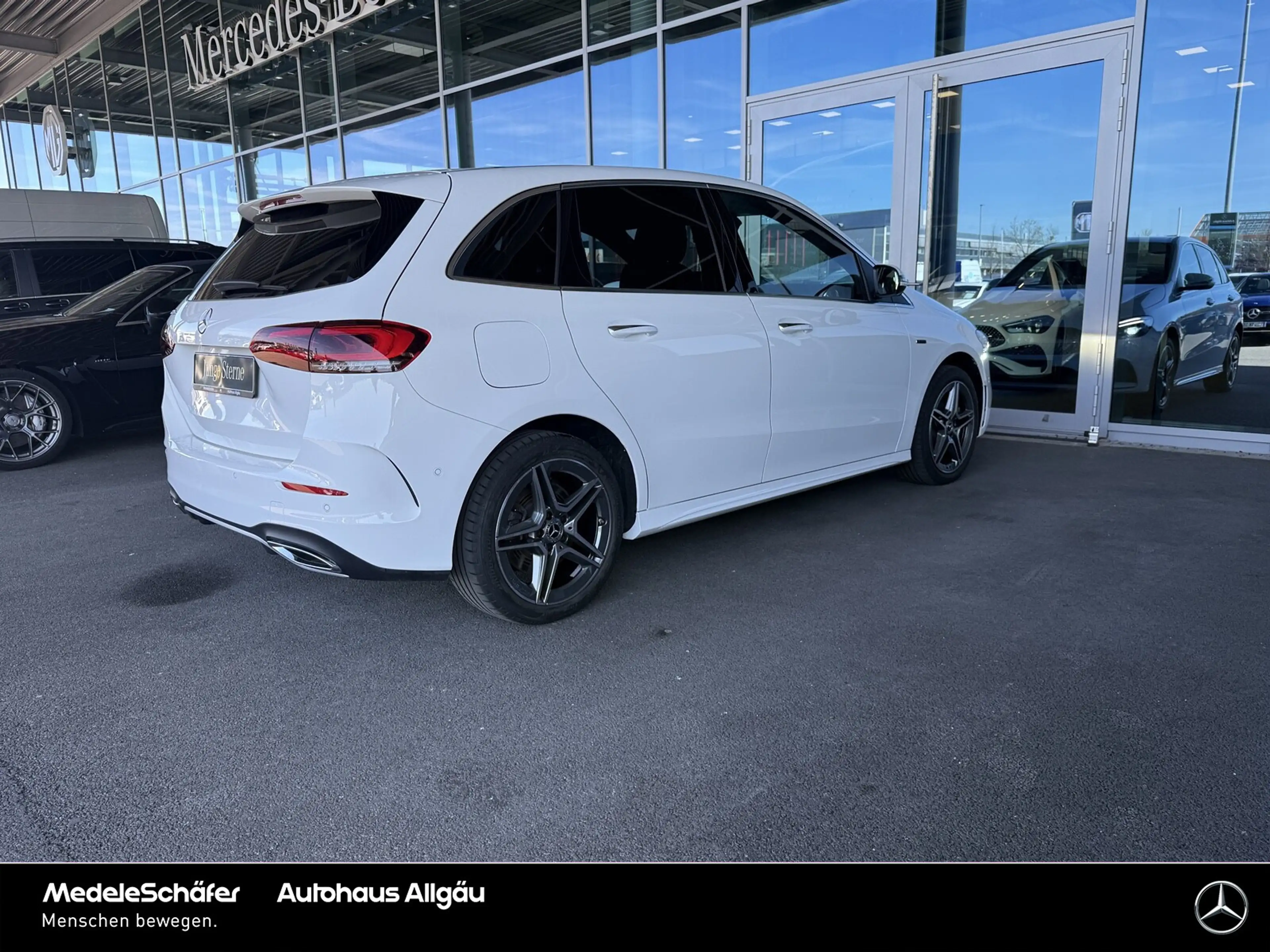 Mercedes-Benz B 250 B 250 e AMG AHK Distr Pano Soundsys Keyless MLed — photo 4