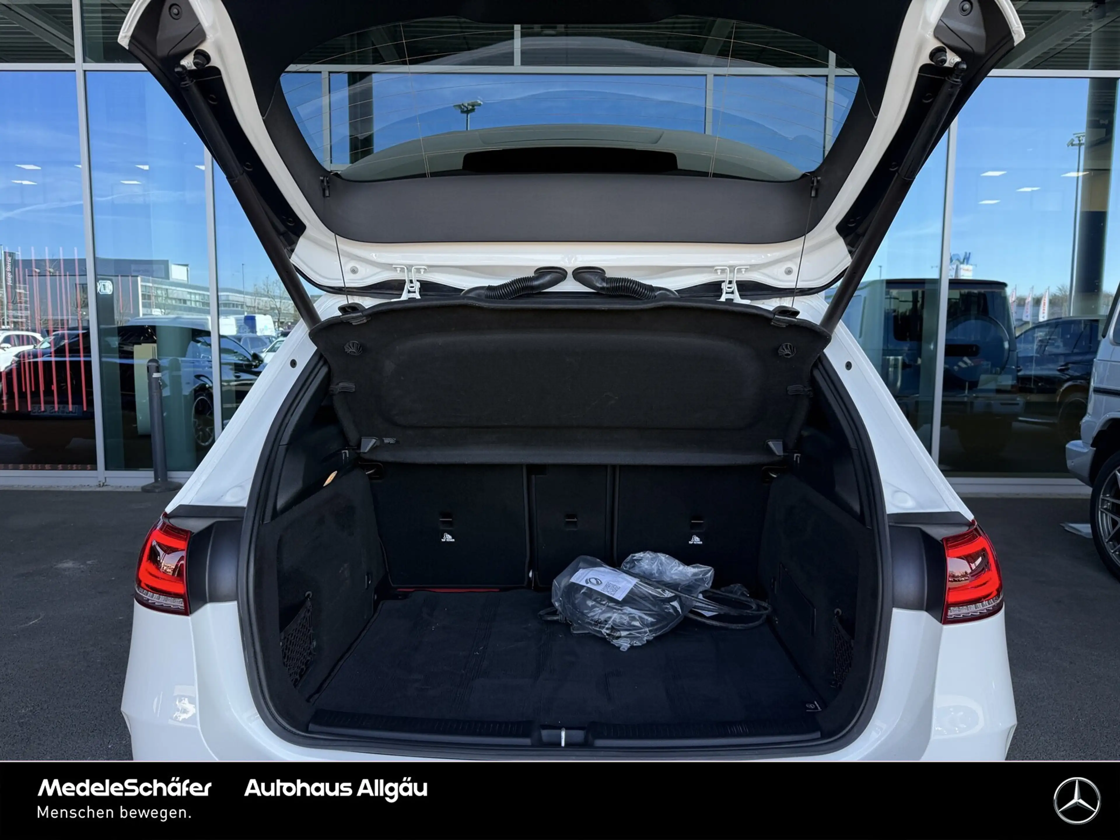 Mercedes-Benz B 250 B 250 e AMG AHK Distr Pano Soundsys Keyless MLed — photo 7