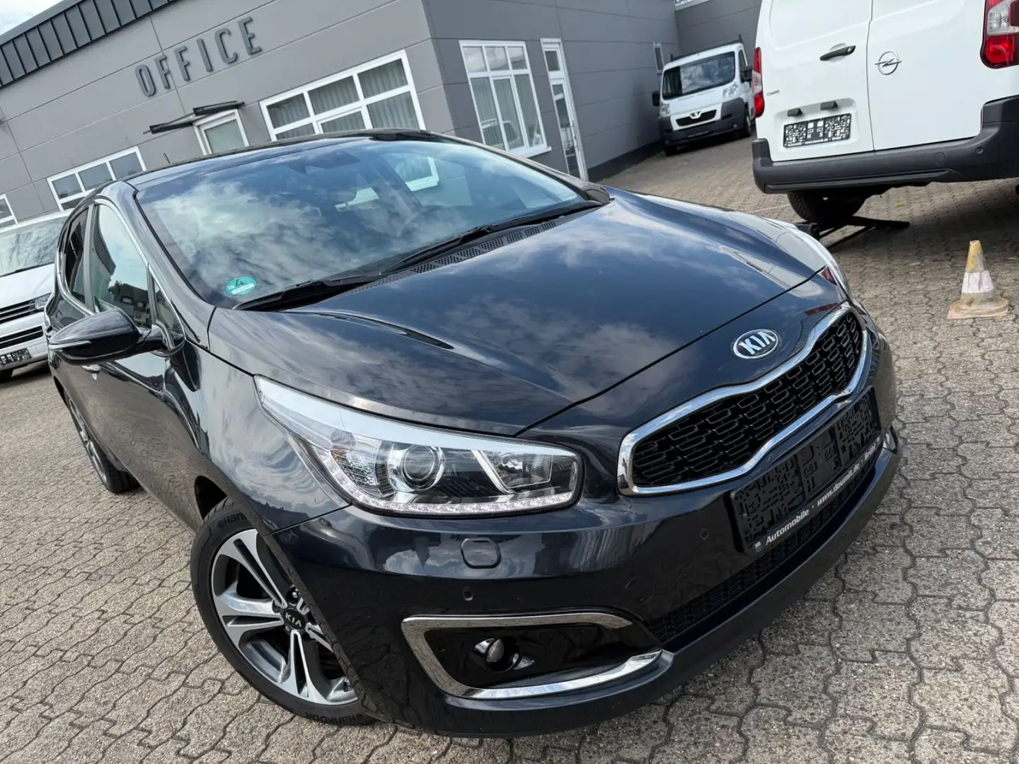 Kia Ceed / cee'd PLATINUM EDITION AUTOMATIK KAMERA Schwarz - 2