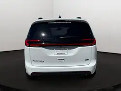 Chrysler Pacifica 2027