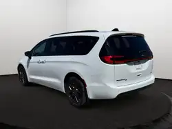 Chrysler Pacifica 2027