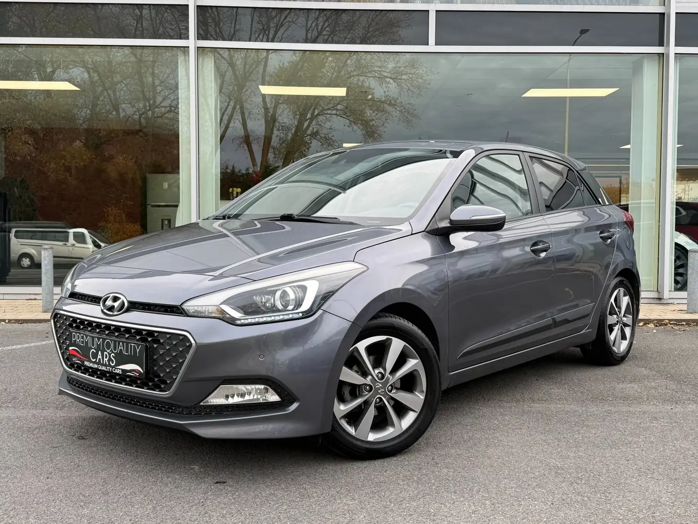 Hyundai i20 PARKEERSENSOREN / BLUETOOTH / CRUISECONTROL / Grijs - 1