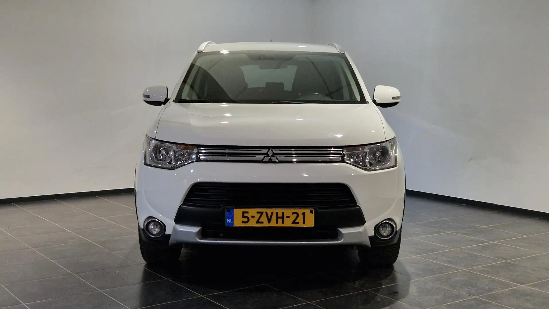 Mitsubishi Outlander 2.0 PHEV Business Edition X-Line | Navigatie | Blanco - 2