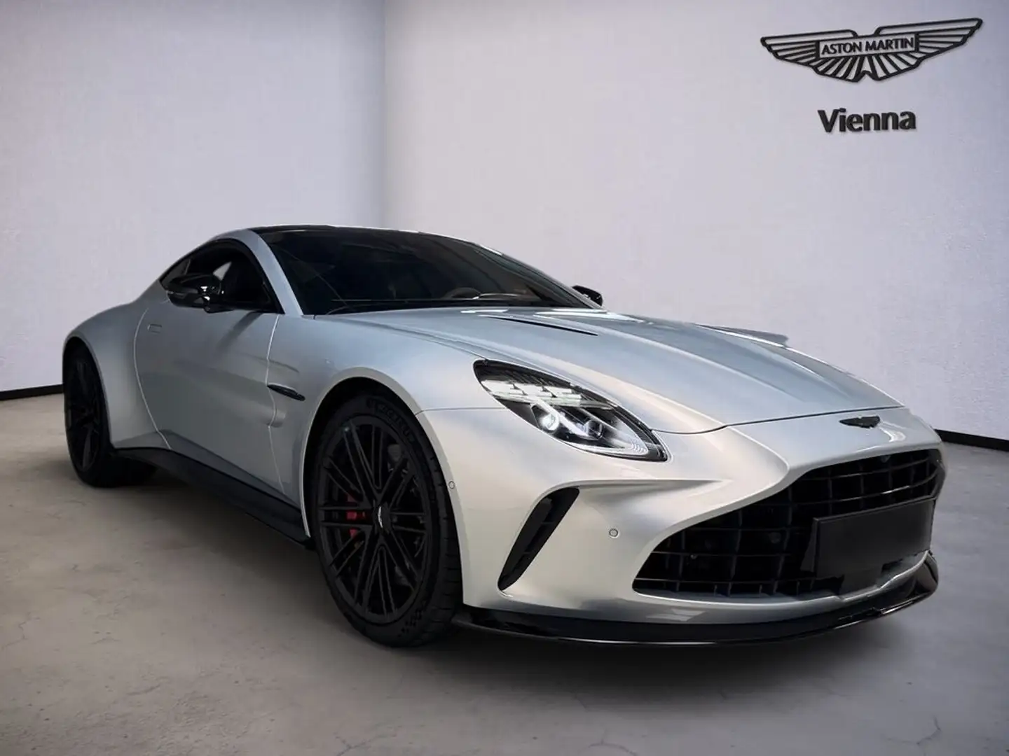 Aston Martin Vantage Coupé | Lightning Silver | Interior Carbon Silber - 2