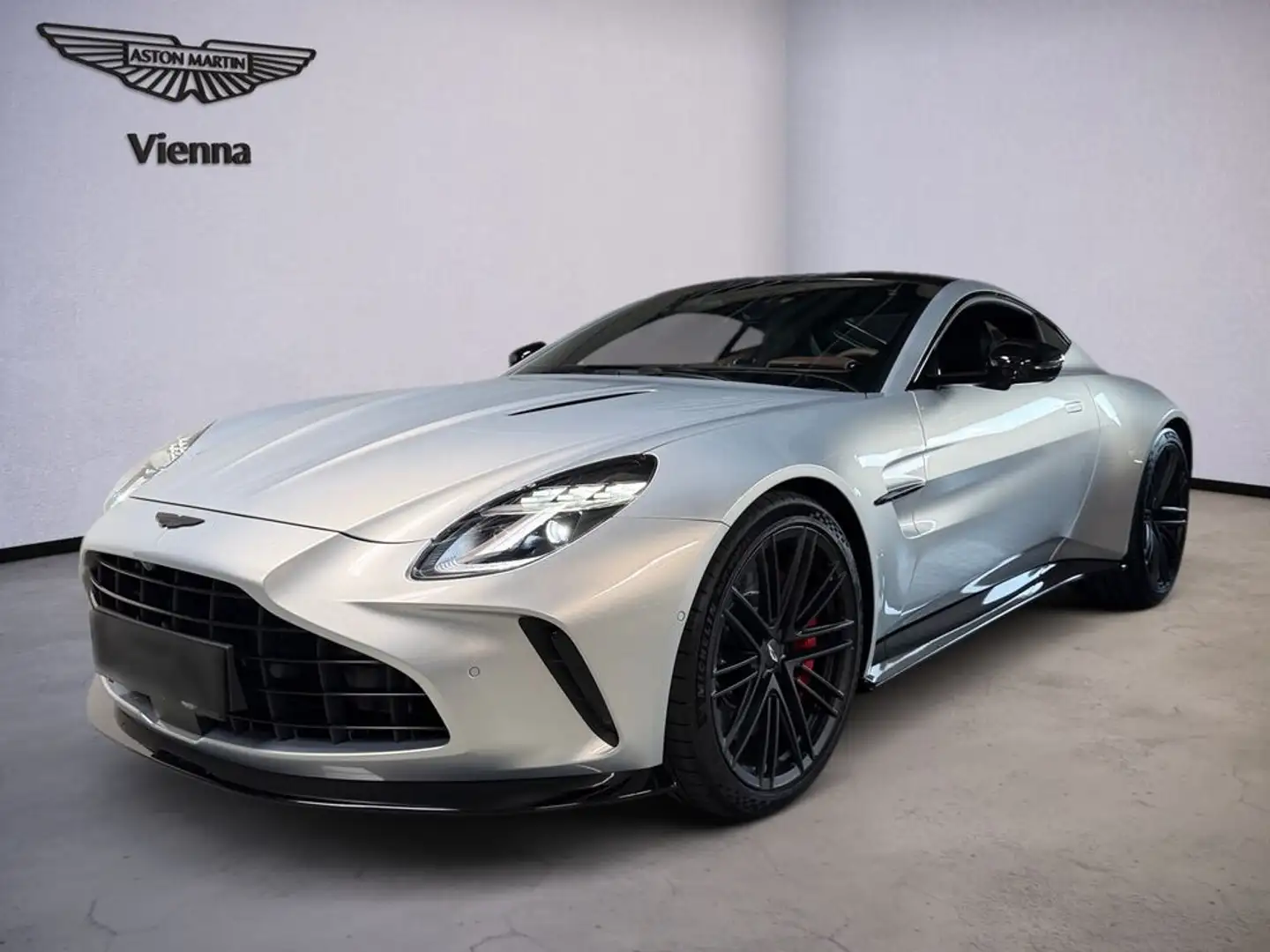 Aston Martin Vantage Coupé | Lightning Silver | Interior Carbon Silber - 1