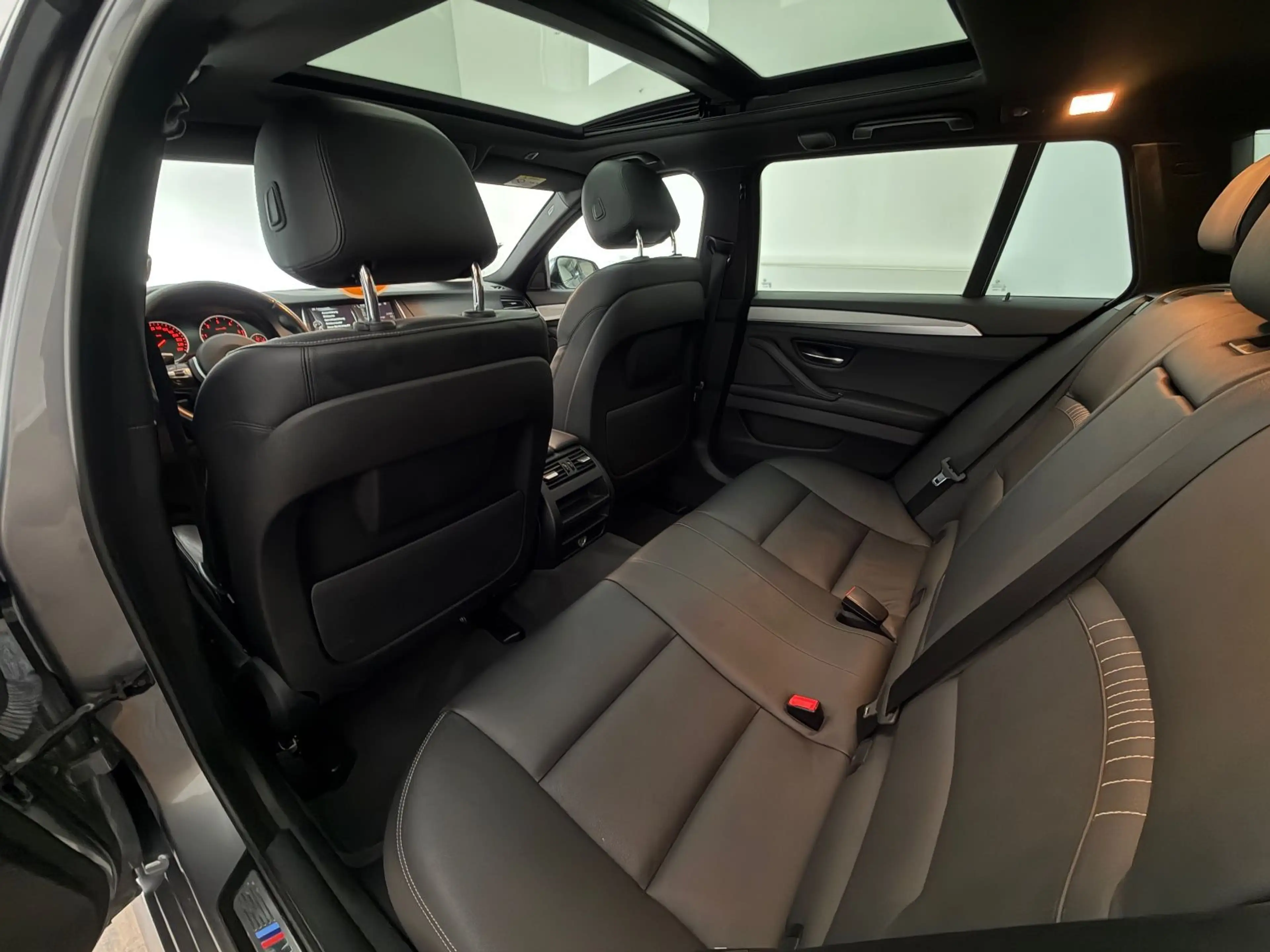 BMW 520 d xD/M-PAKET/1.HD/HUD/PANO/19ZOLL/SPORTSITZ/ — photo 8