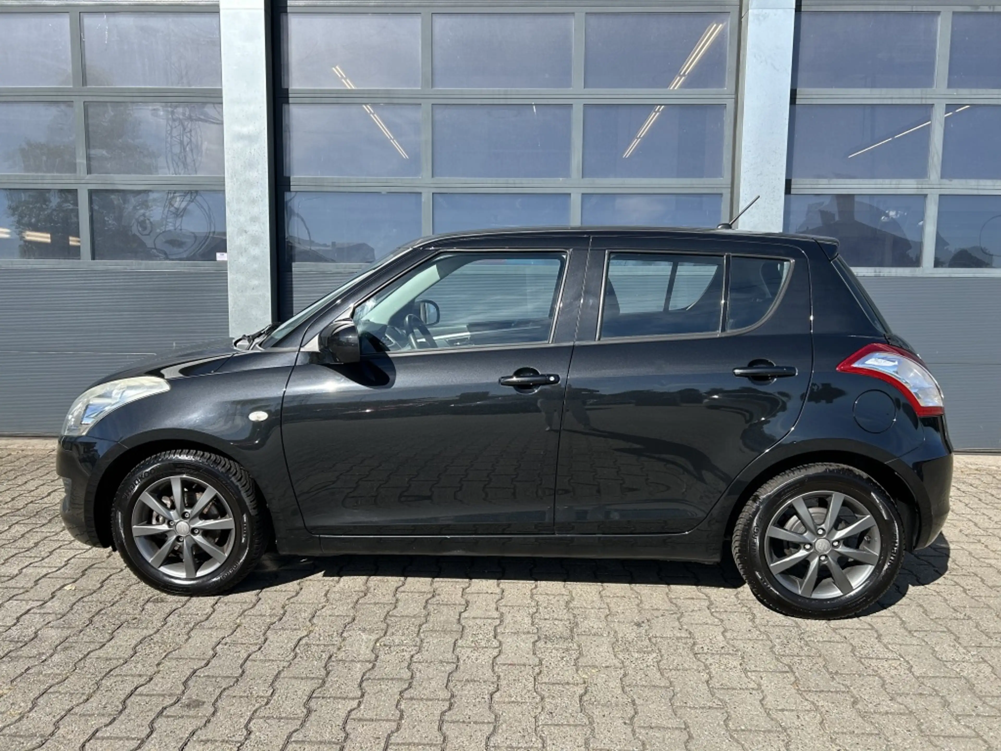 Suzuki Swift 1.2 94pk 5-drs Comfort — photo 2