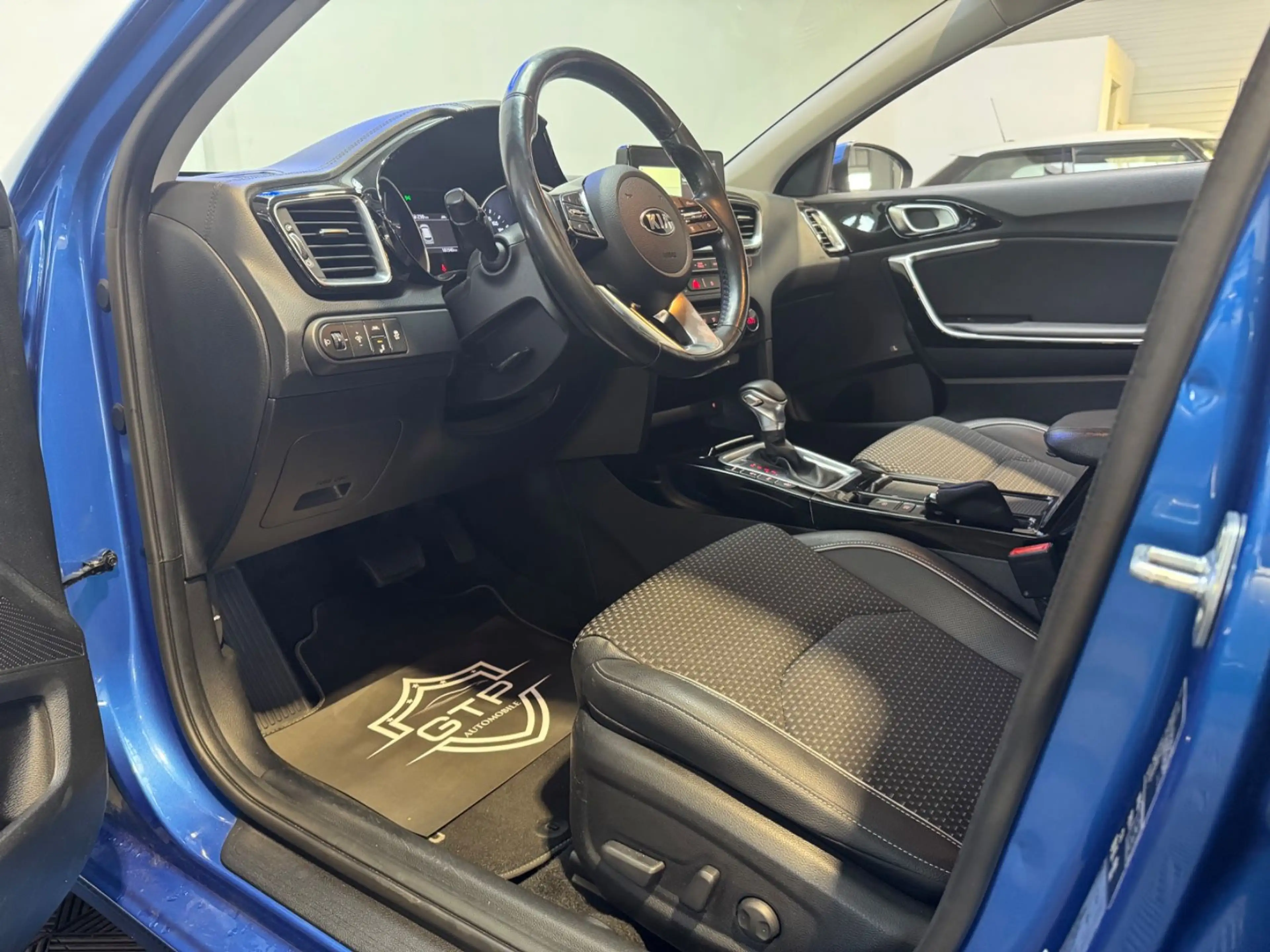 Kia Ceed / cee'd — photo 11
