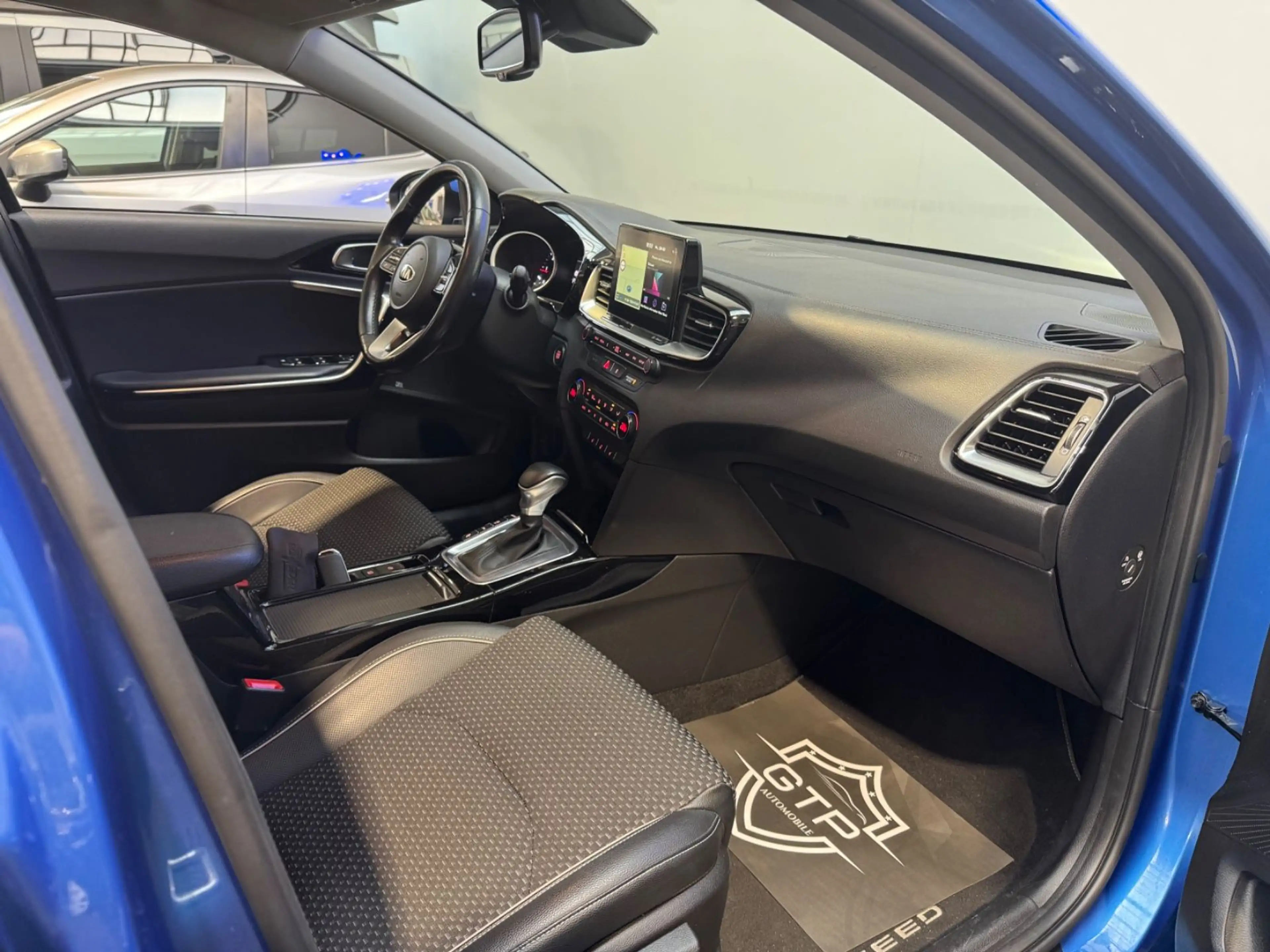 Kia Ceed / cee'd — photo 12