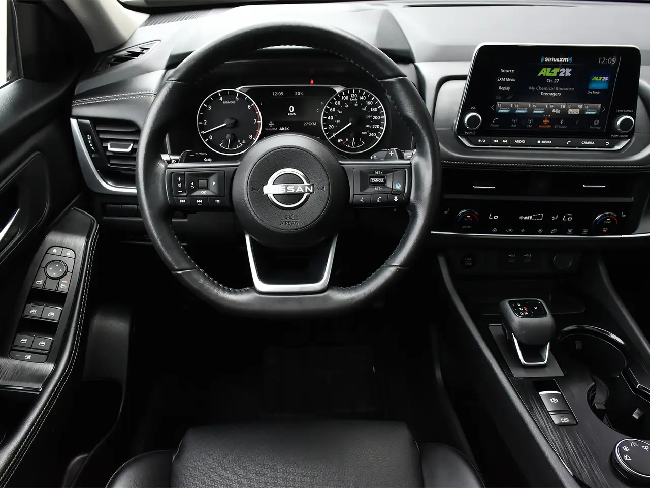 Nissan Rogue снимка Nissan Rogue