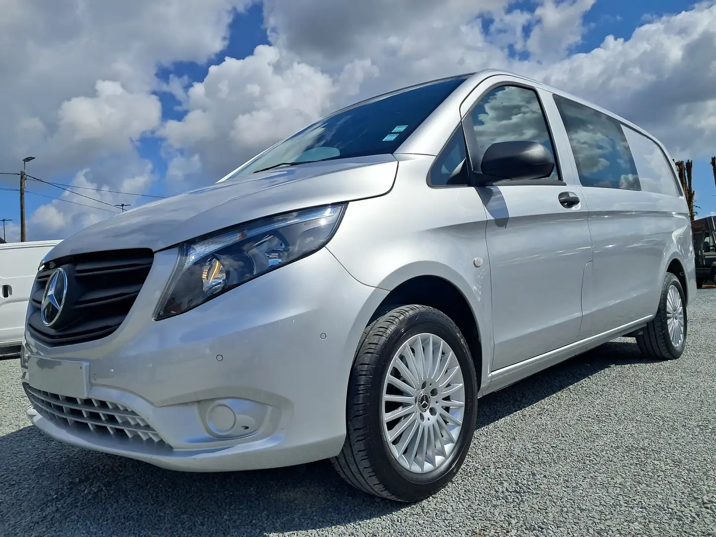 Mercedes-Benz Vito 116  4X4 AUTOMATIC Zilver - 1