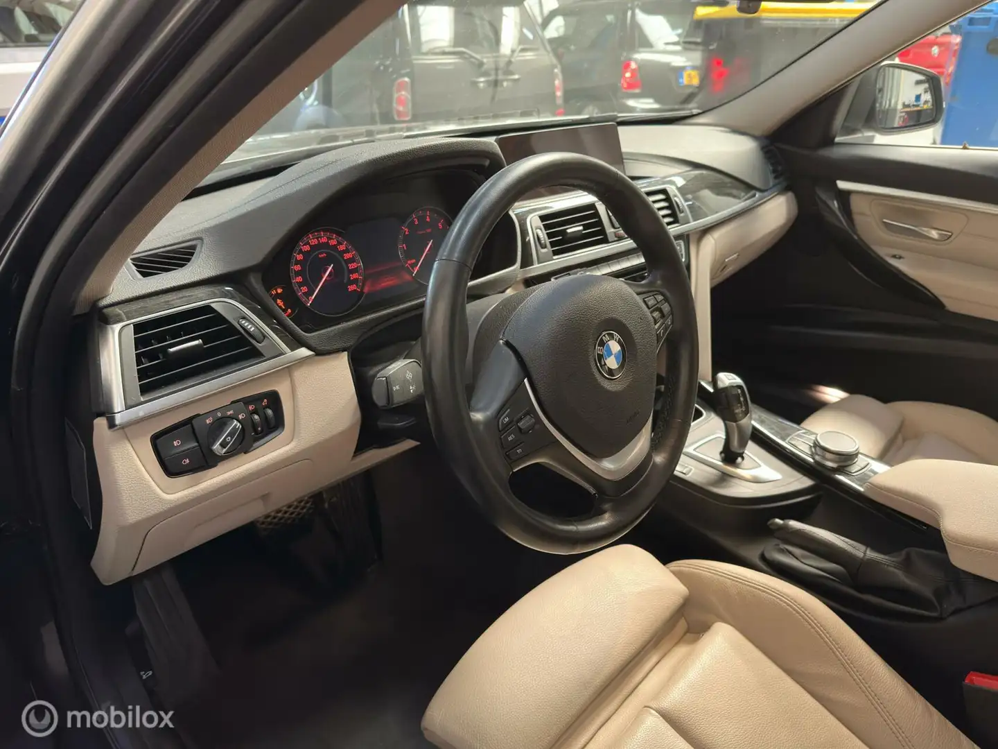 BMW 318 3-serie Touring 318i Luxury Edition Grijs - 2