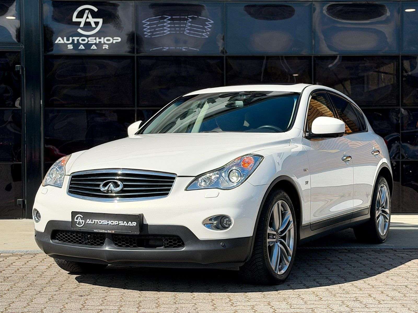 Second hand Infiniti Qx50 3.7
