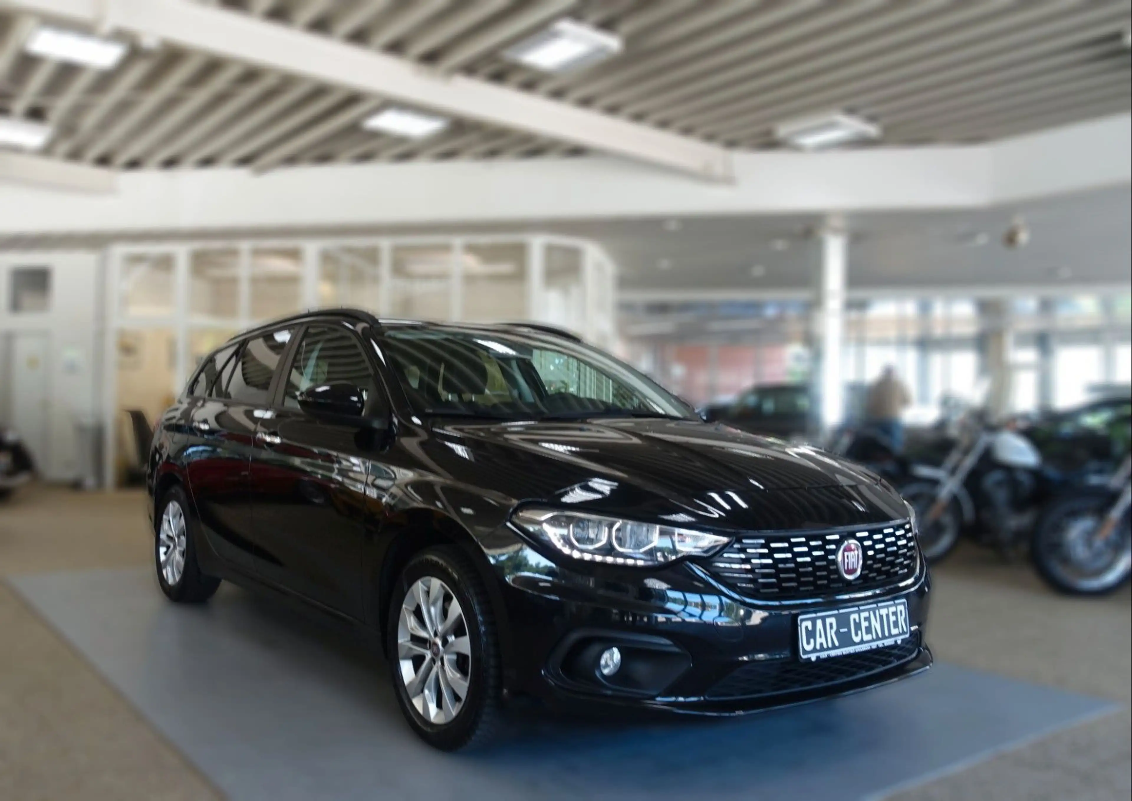 Fiat Tipo Easy Automatik; NAV/ PDC/ AHK/ LED/ GJR/ LM