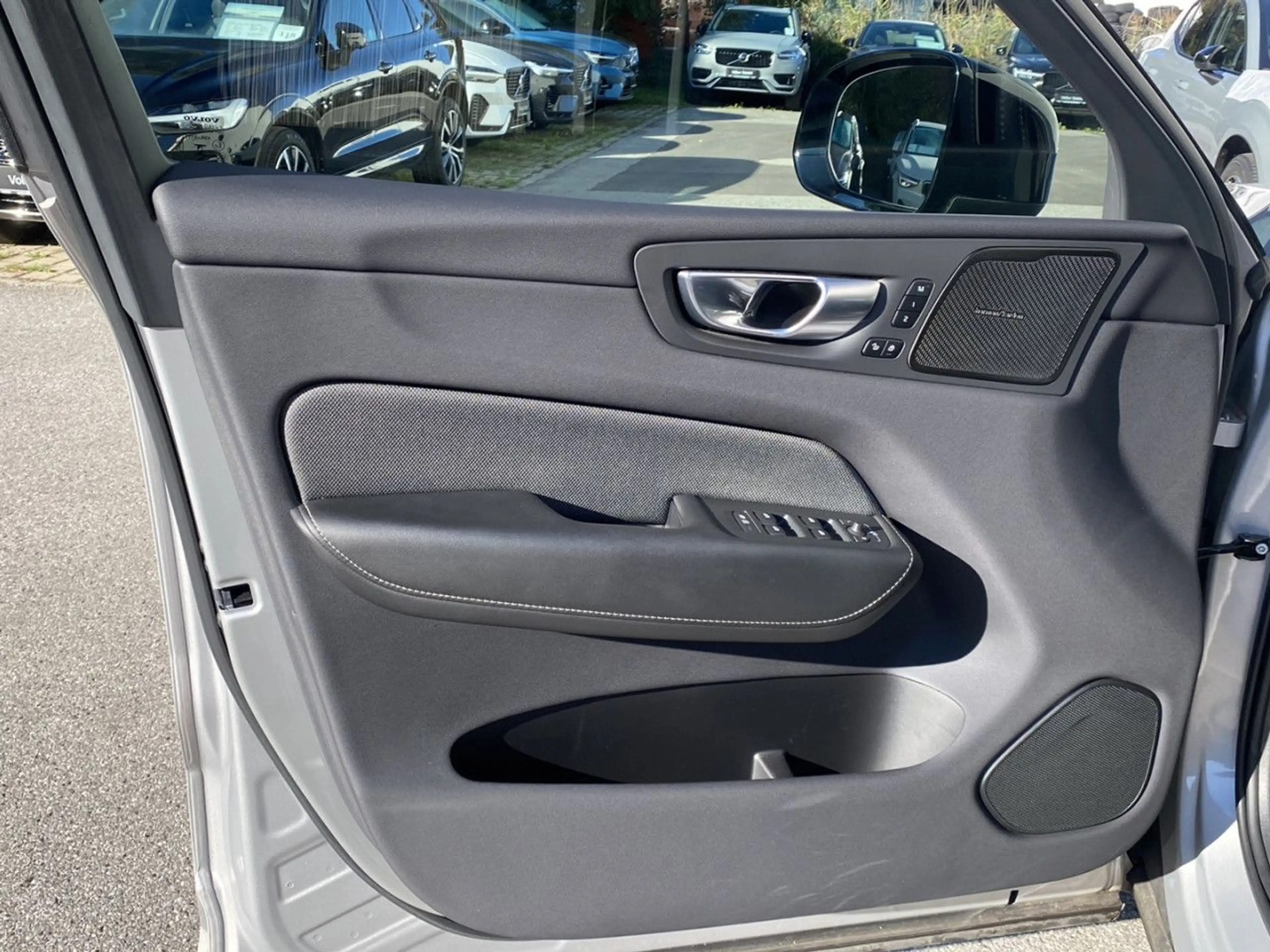 Volvo XC60 XC 60 Plus Dark 2WD Bluetooth LED Klima — photo 12