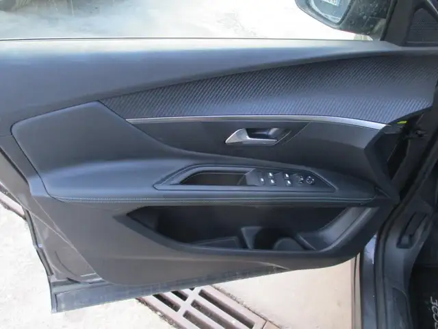 Peugeot 3008 view 12