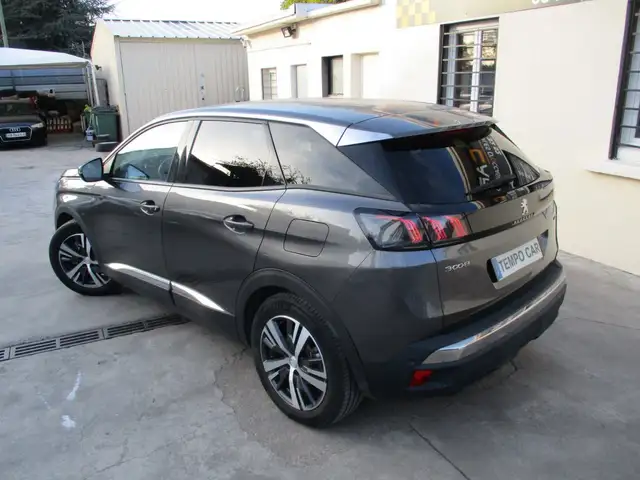 Peugeot 3008 view 4