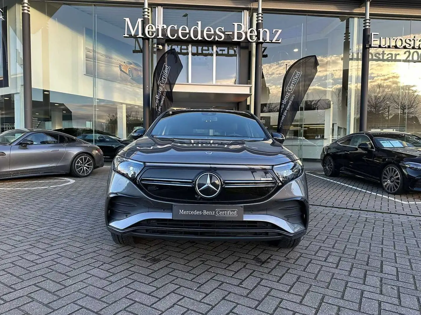 Mercedes-Benz EQA 250 AMG-LINE Grau - 2