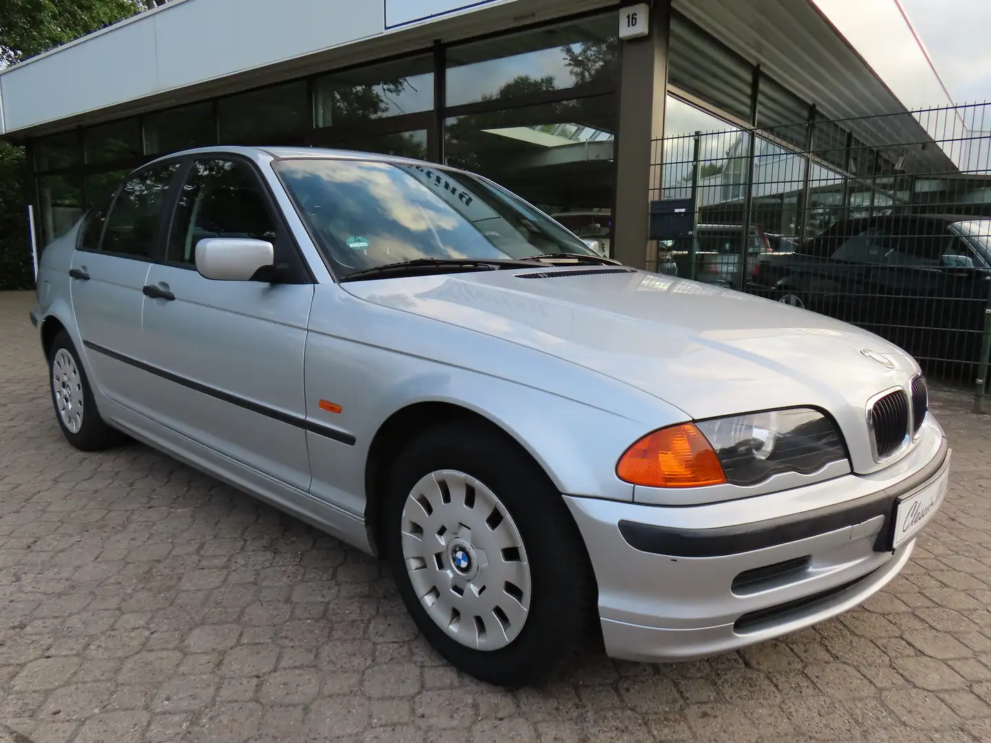 BMW 316 i E46 *nur 132 TKM*2.Hand*HU neu*Klima*SHZ*PDC* Silber - 1