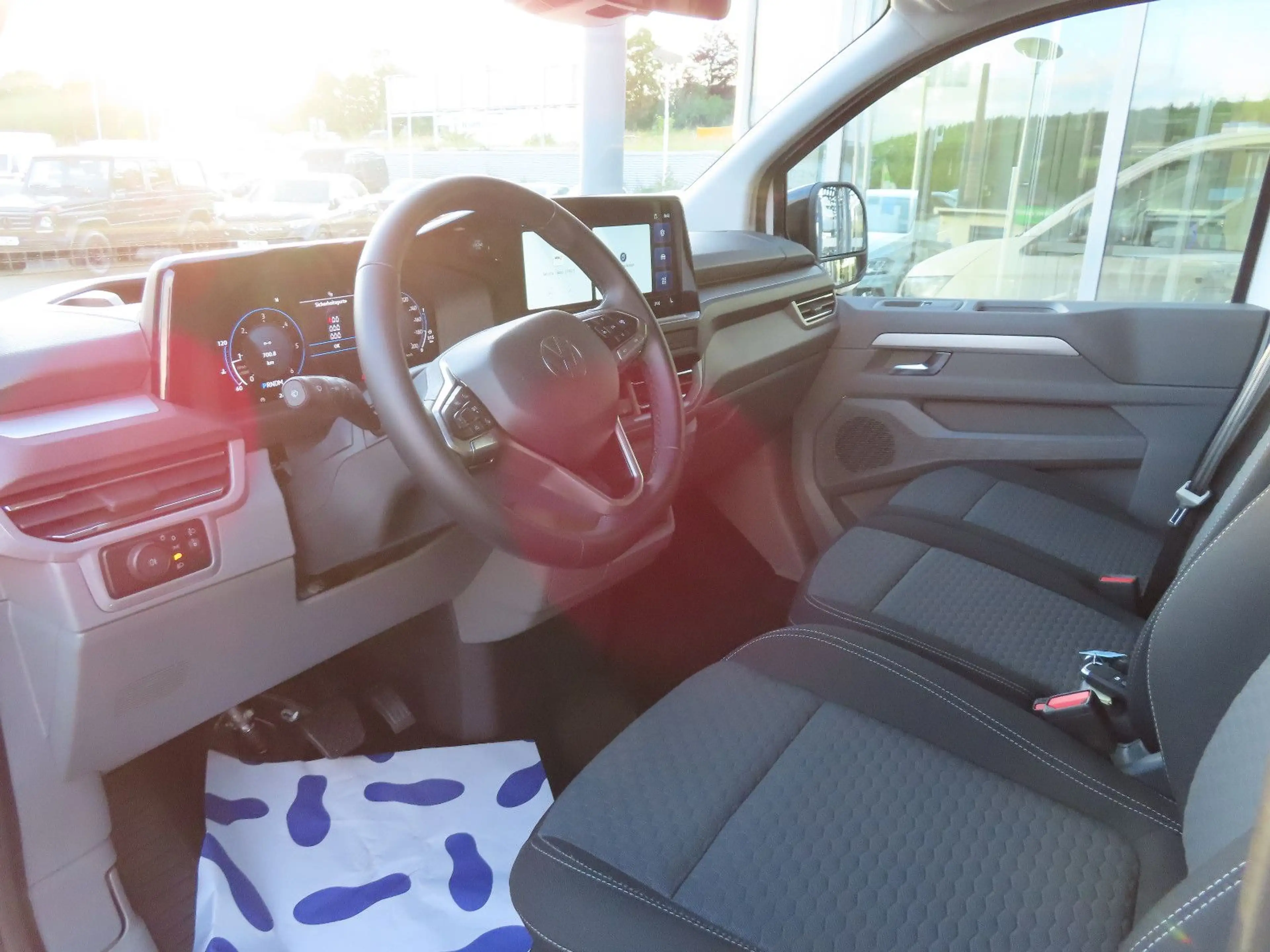Volkswagen T7 Caravelle KR Life 2.0 TDI DSG 9 SITZE AHK — photo 9