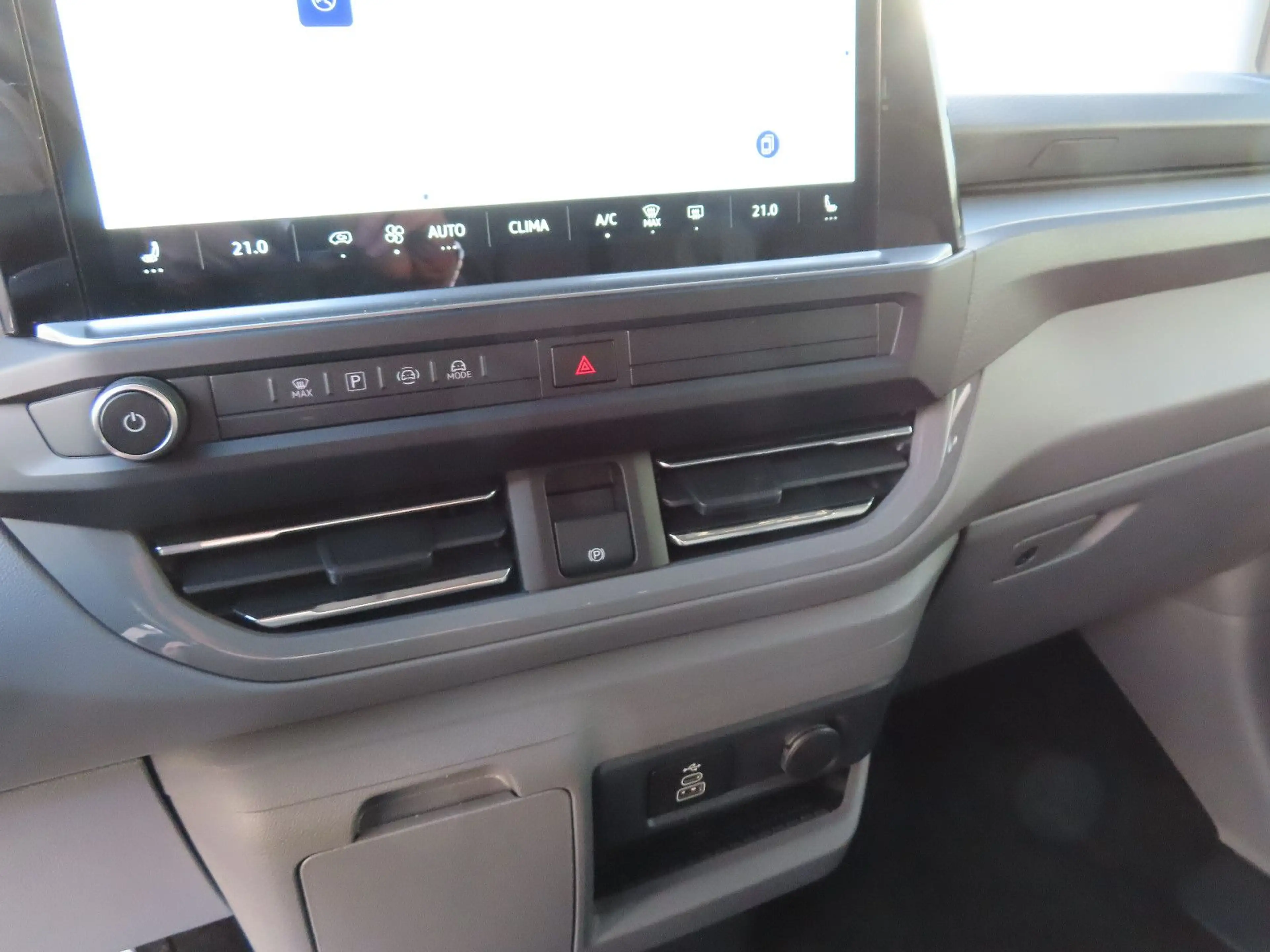 Volkswagen T7 Caravelle KR Life 2.0 TDI DSG 9 SITZE AHK — photo 11