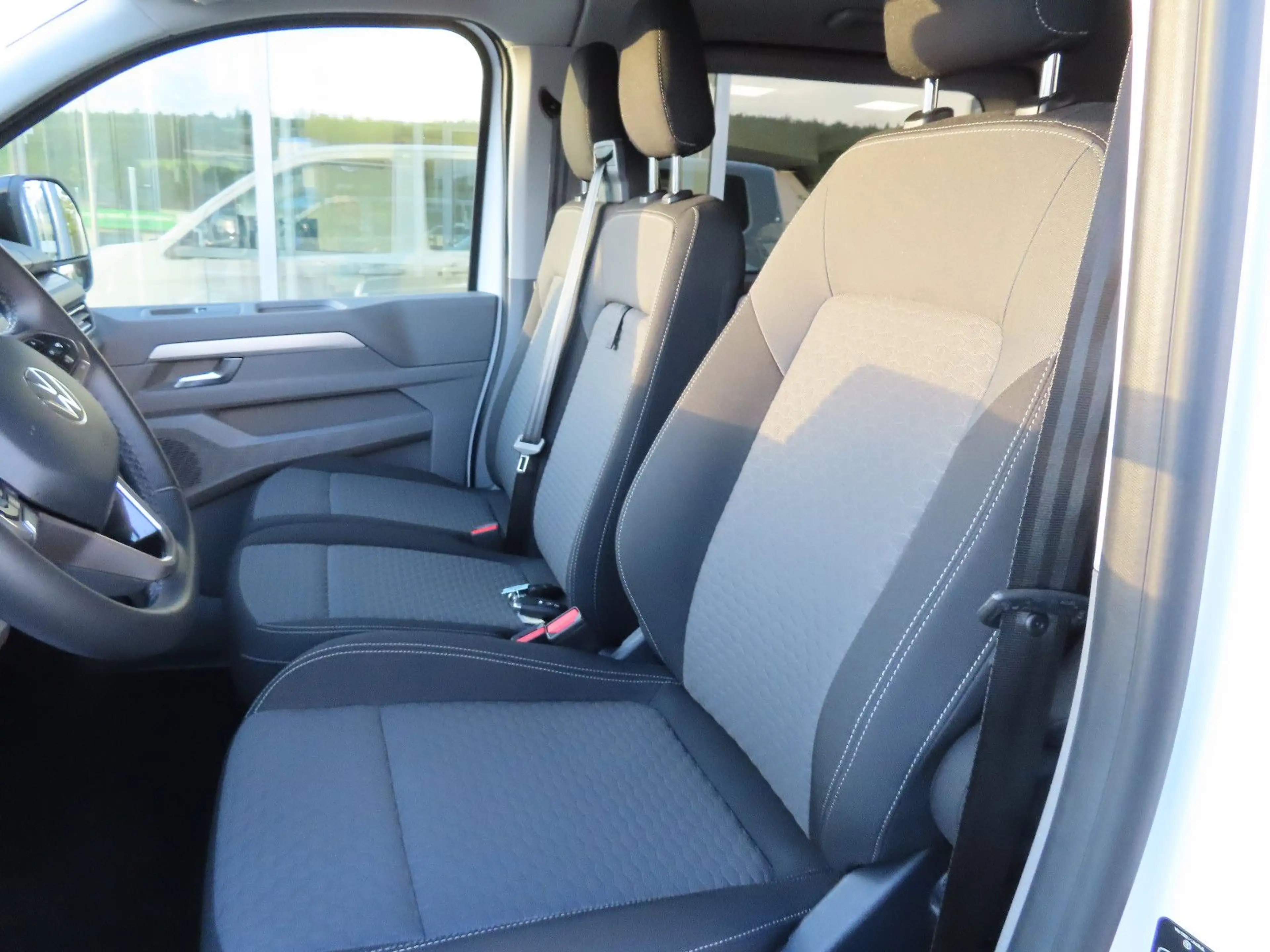 Volkswagen T7 Caravelle KR Life 2.0 TDI DSG 9 SITZE AHK — photo 8